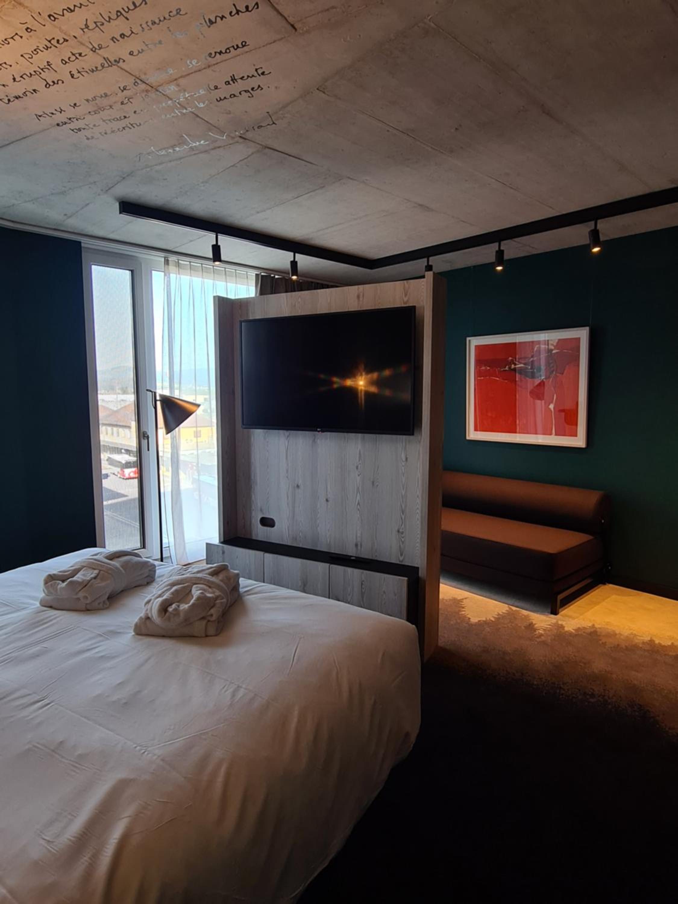 Junior King Suite with Lounge - Photo 5