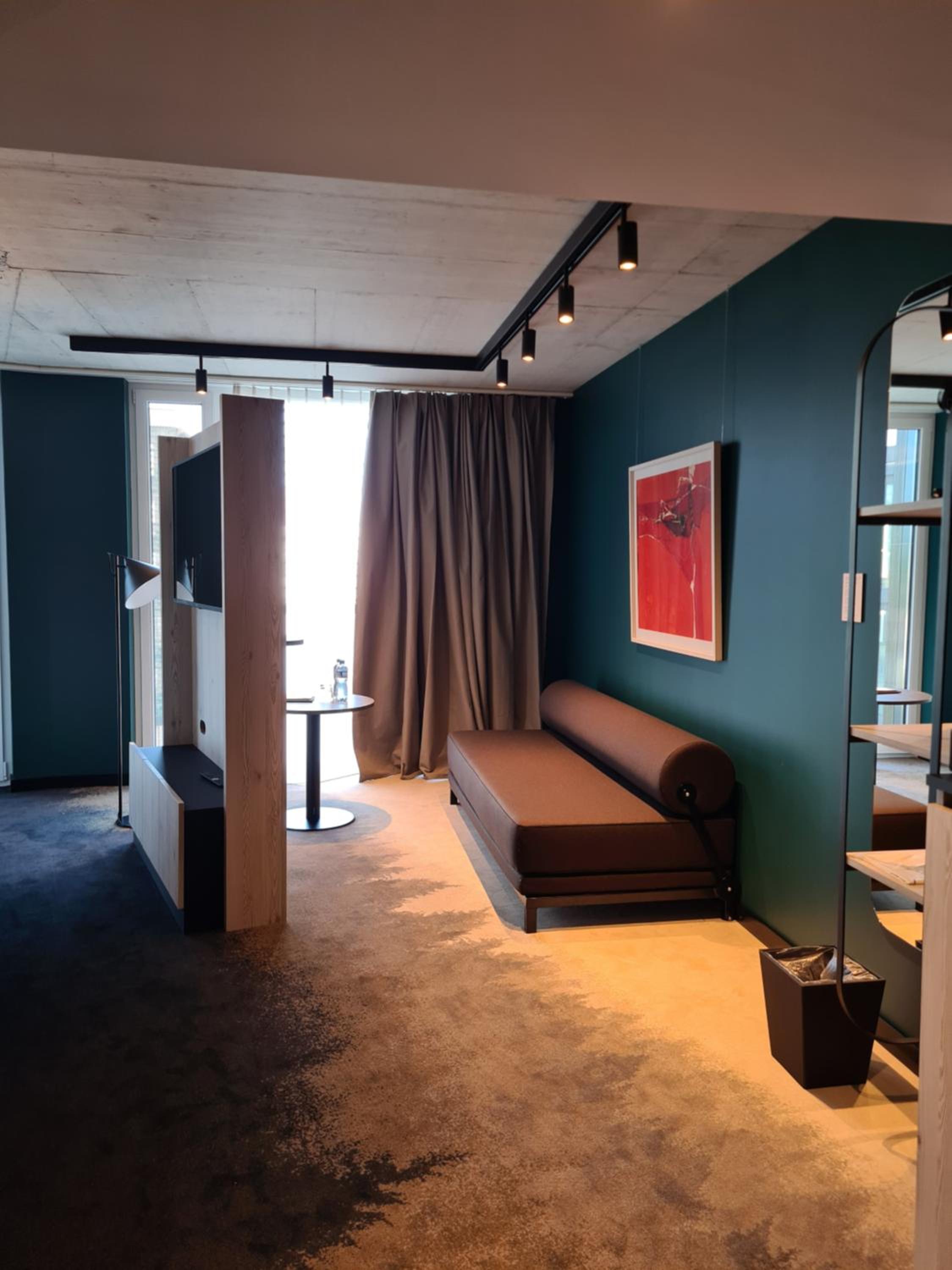 Junior King Suite with Lounge - Photo 3