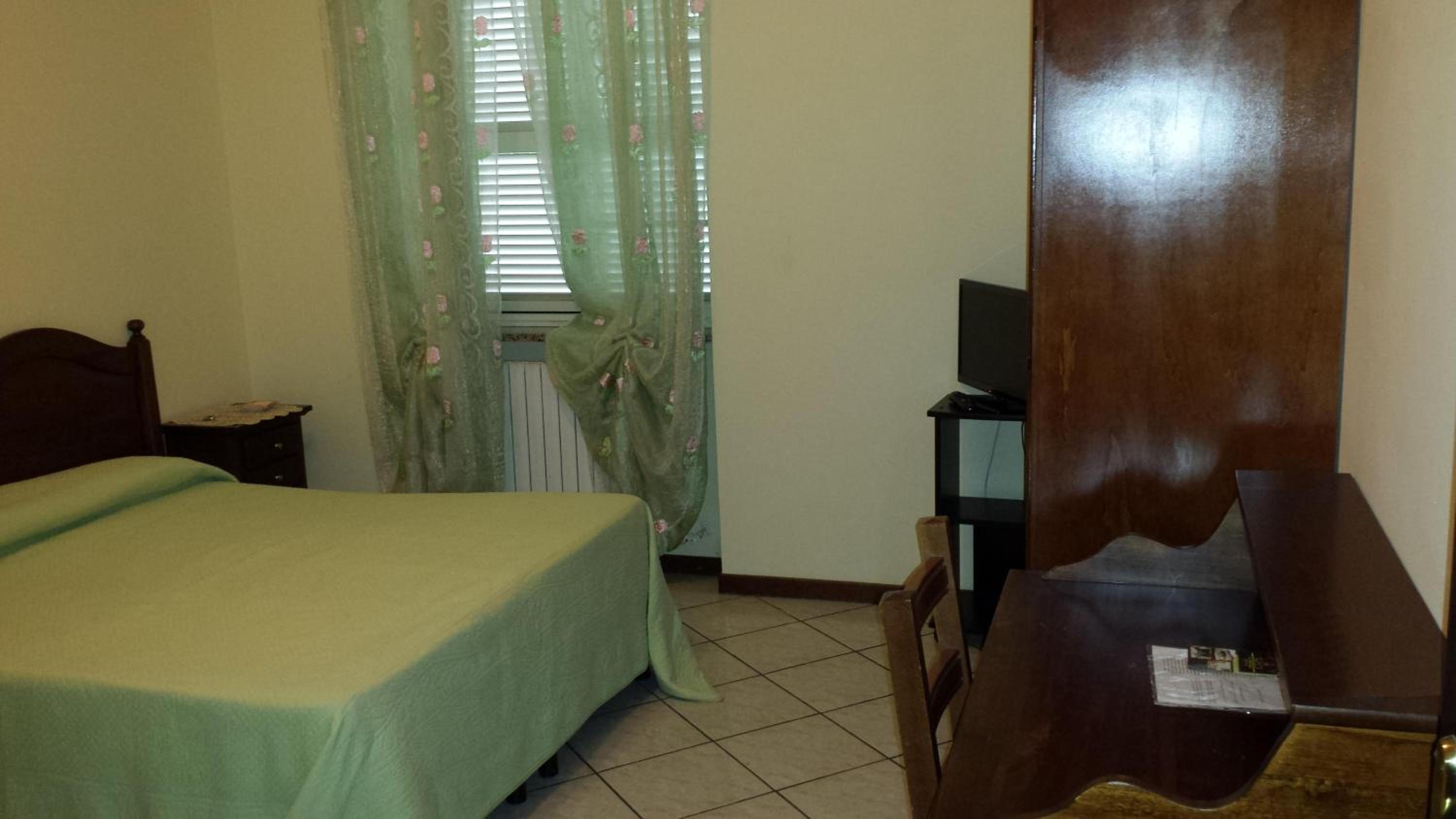 Comfort Triple Room with Shower photo 3