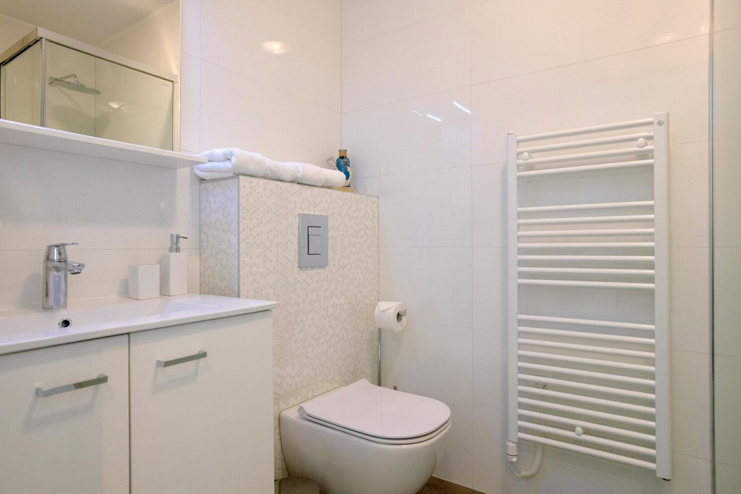 One-Bedroom Apartment with Terrance and Sea View photo 2