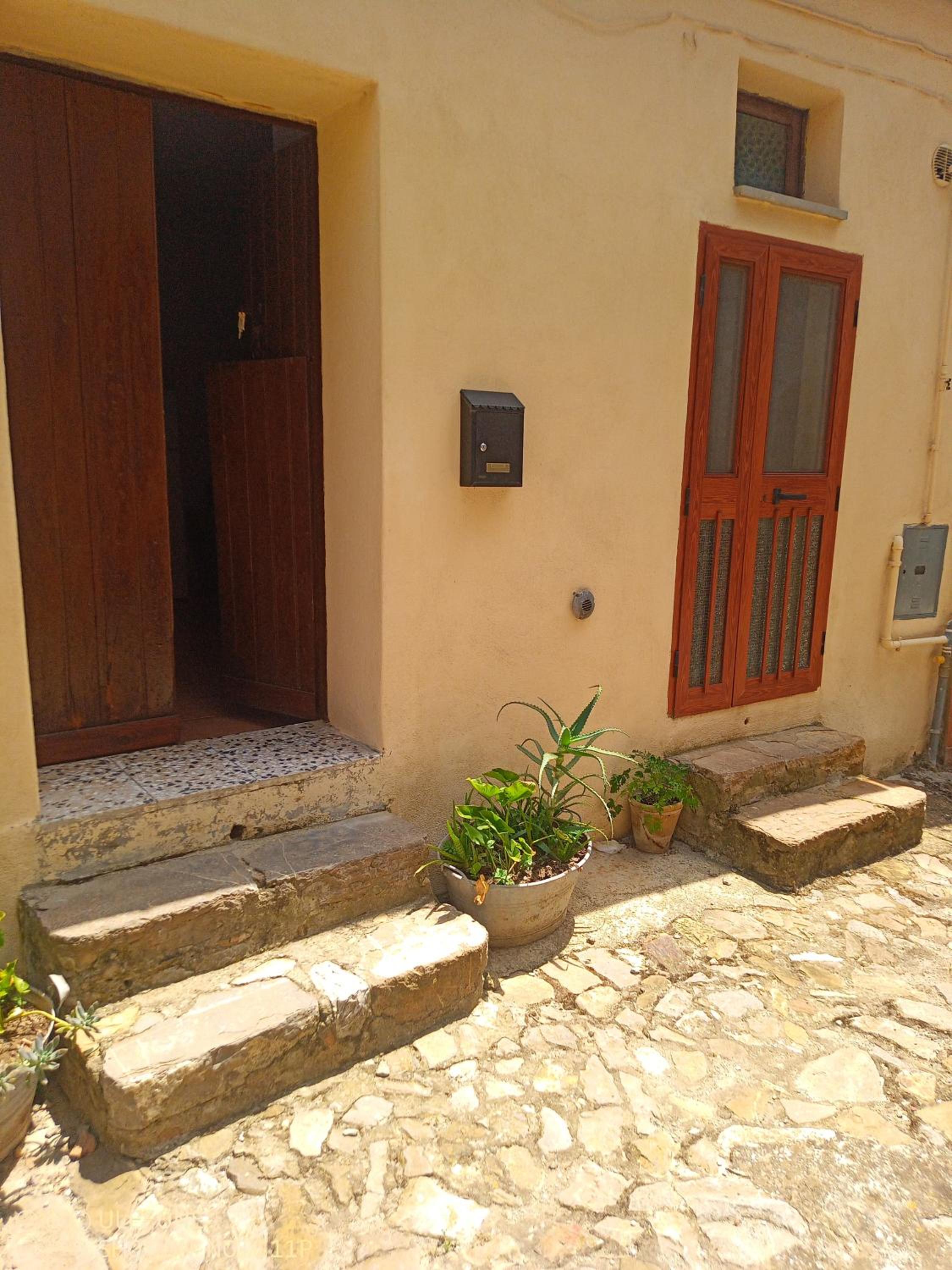 One-Bedroom House - Photo 12
