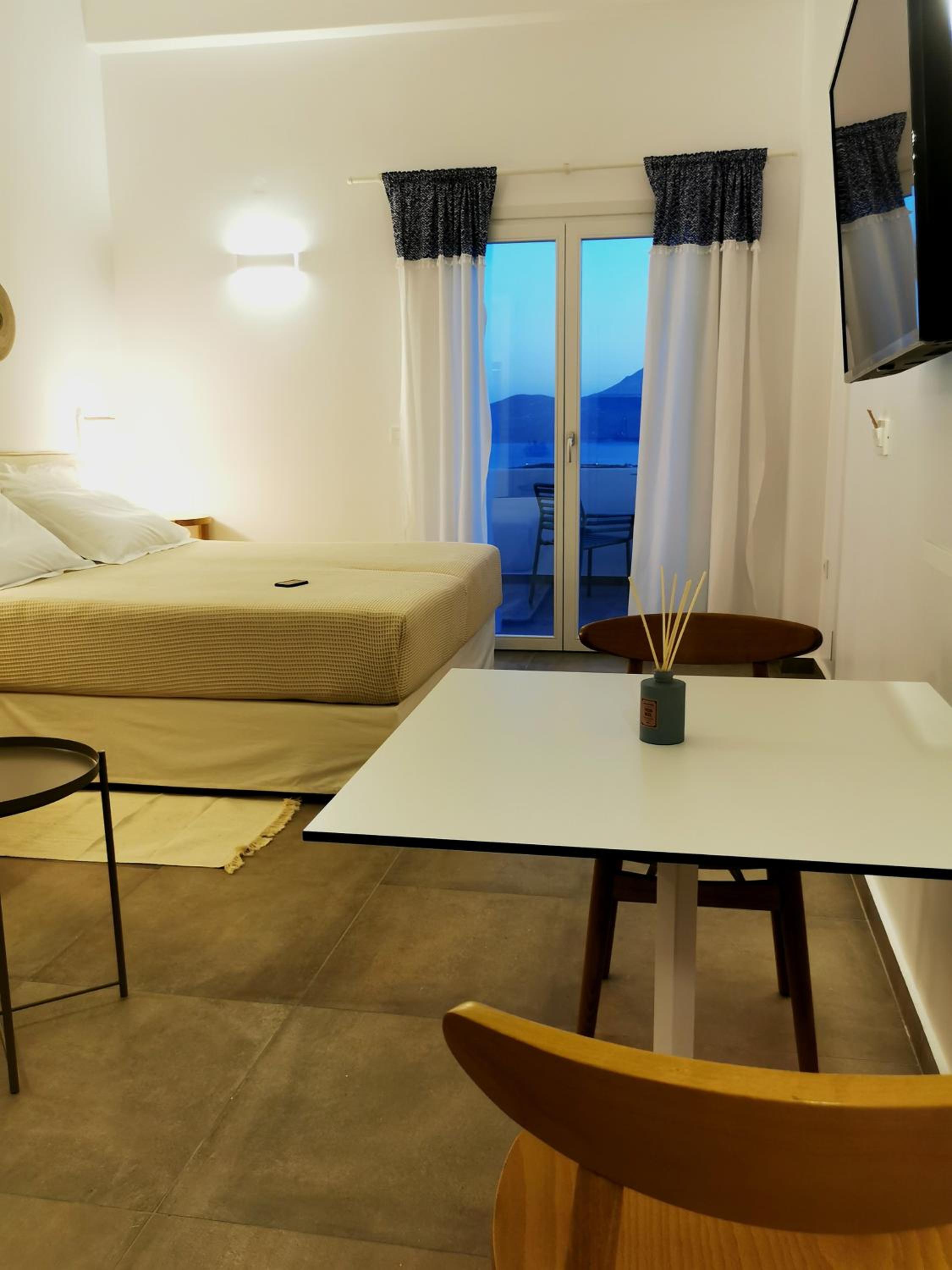 Family Room with Sea View photo 3