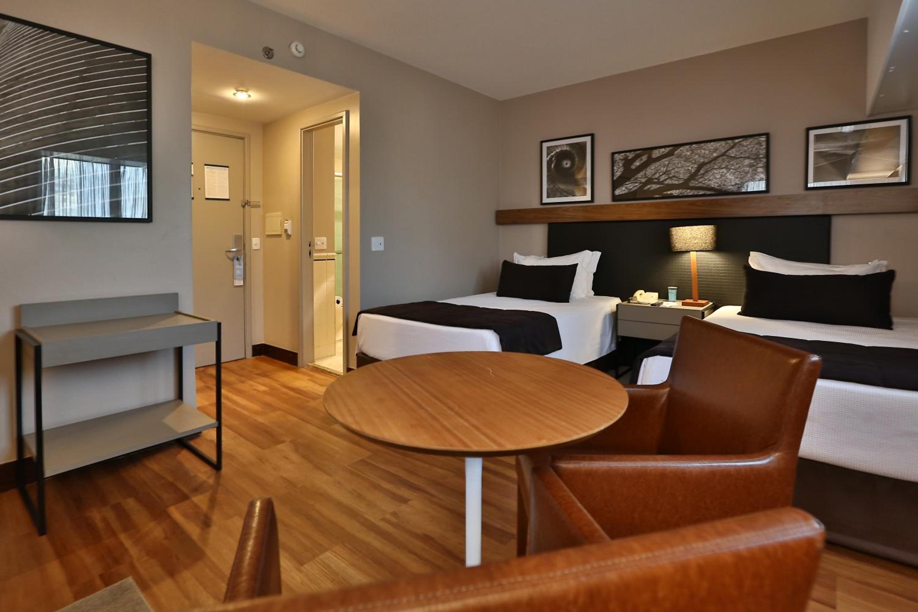 Premium Twin Room - Photo 2
