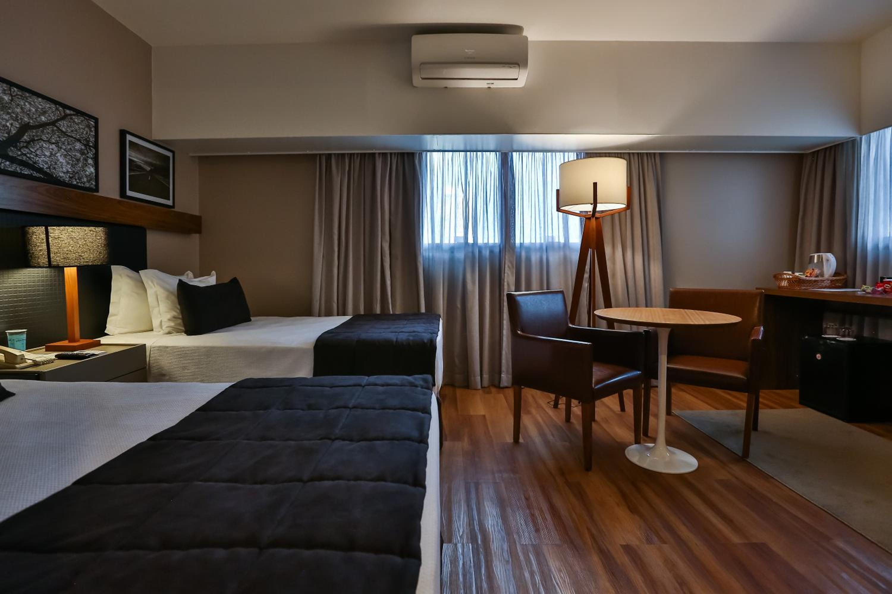 Premium Twin Room - Photo 3