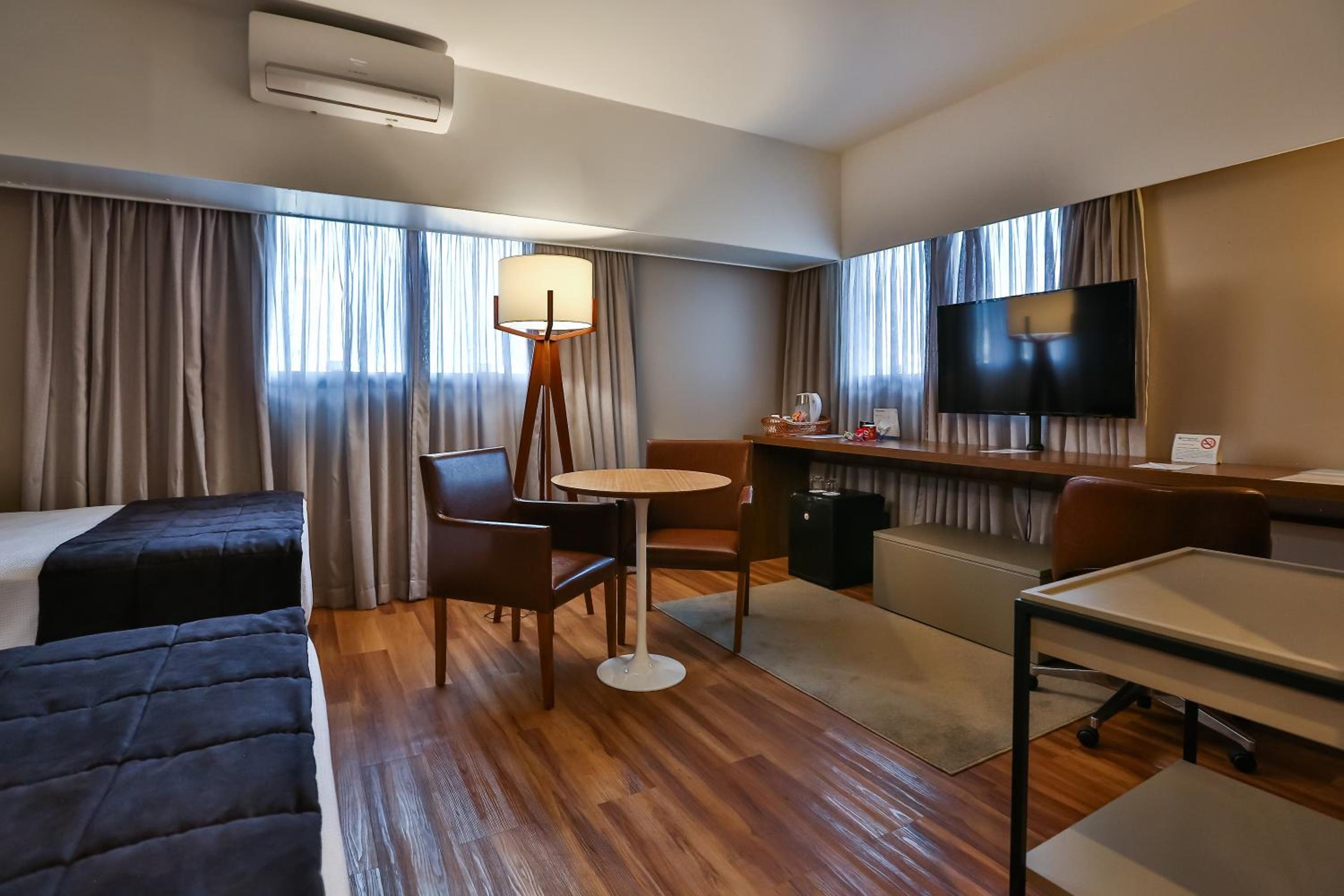 Premium Twin Room - Photo 4