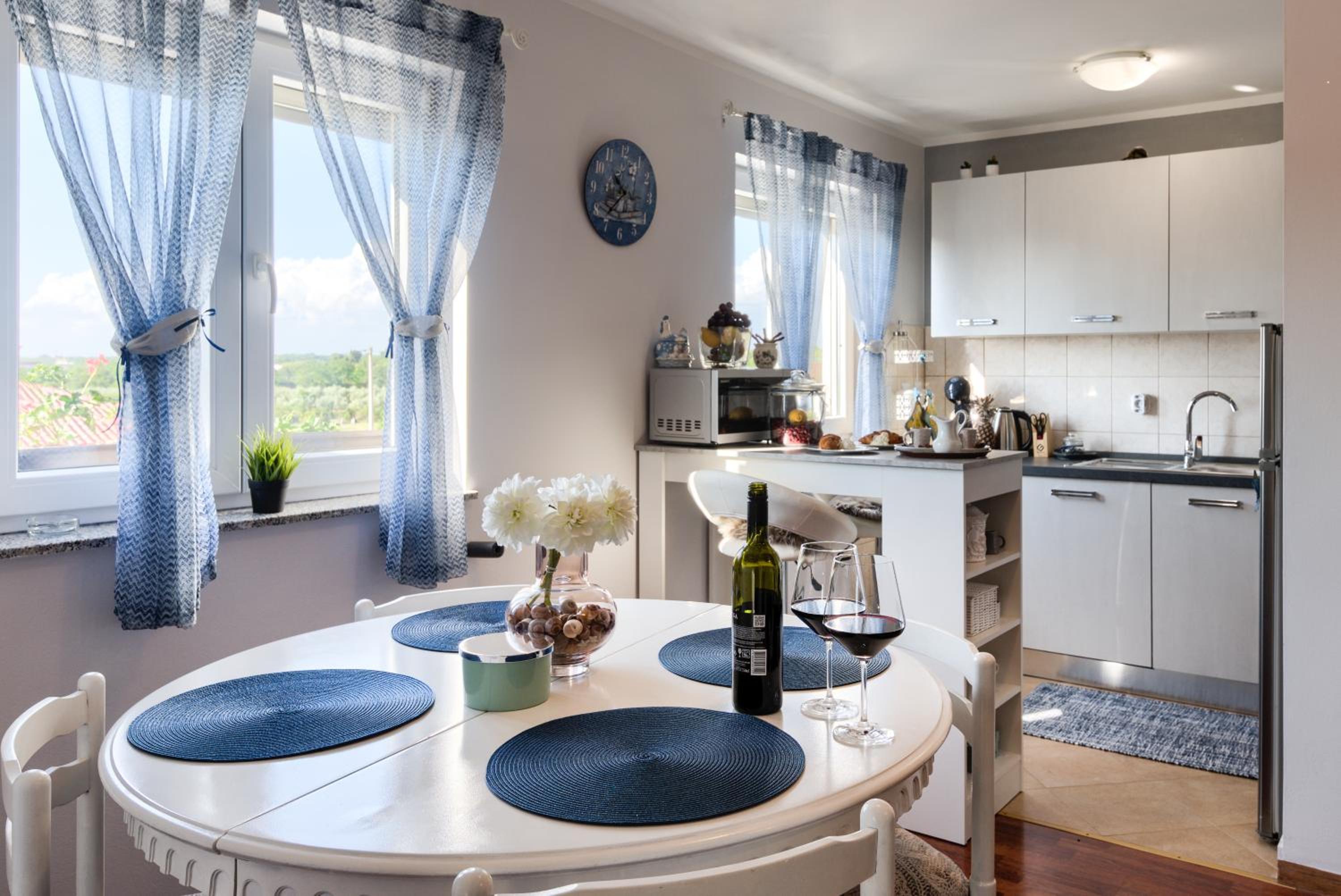 Apartment with Balcony - Photo 21