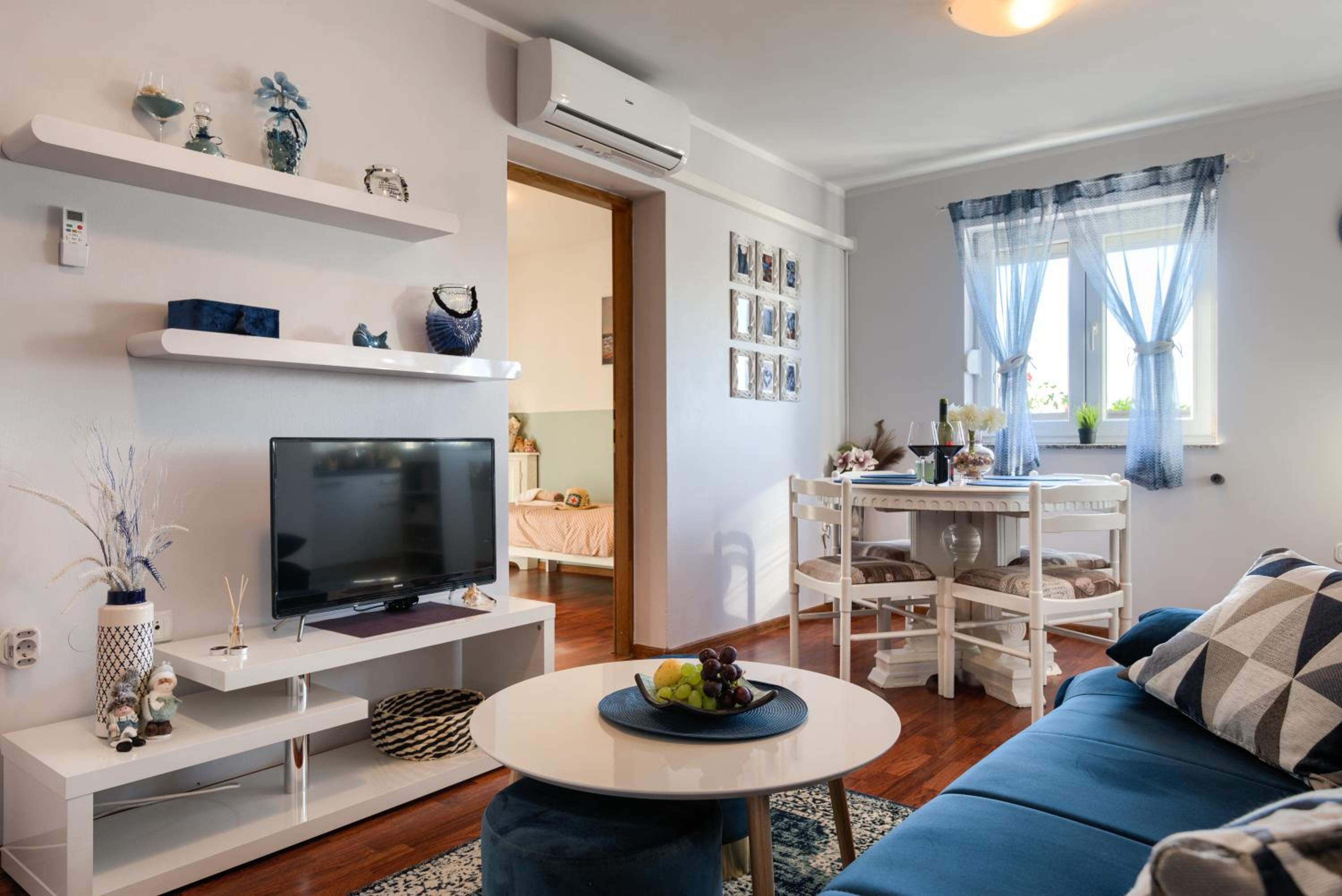 Apartment with Balcony - Photo 22