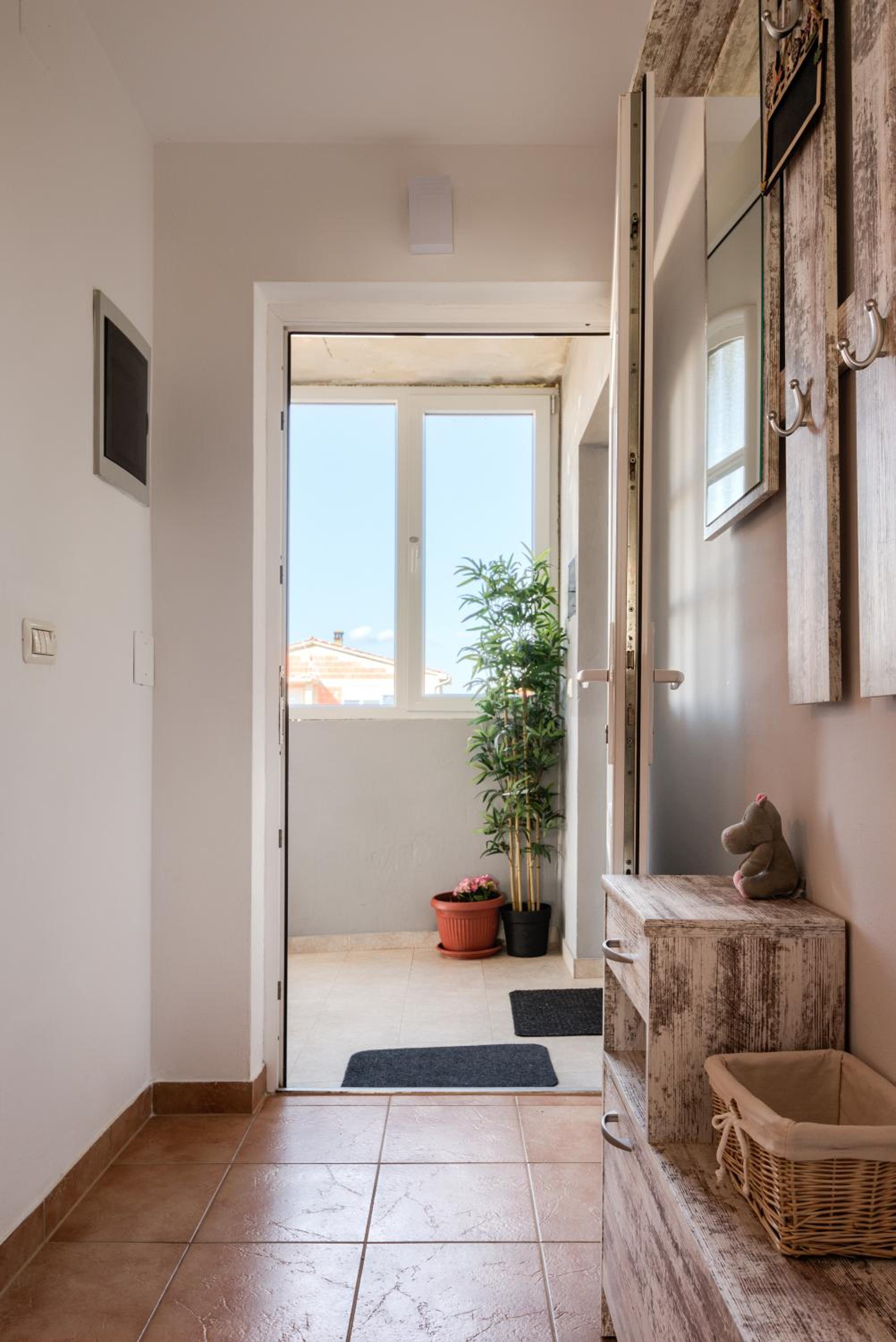 Apartment with Balcony - Photo 24