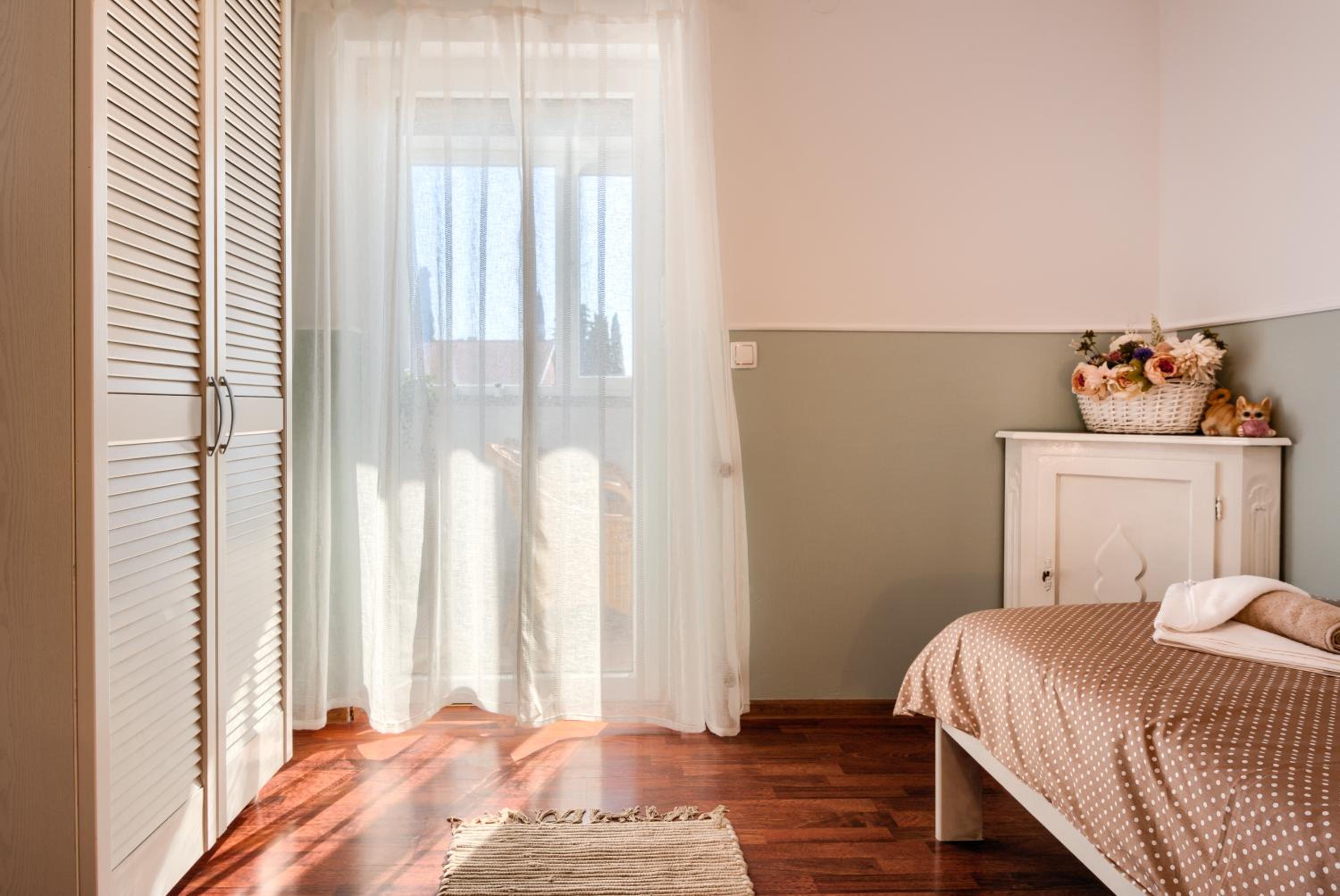 Apartment with Balcony - Photo 13