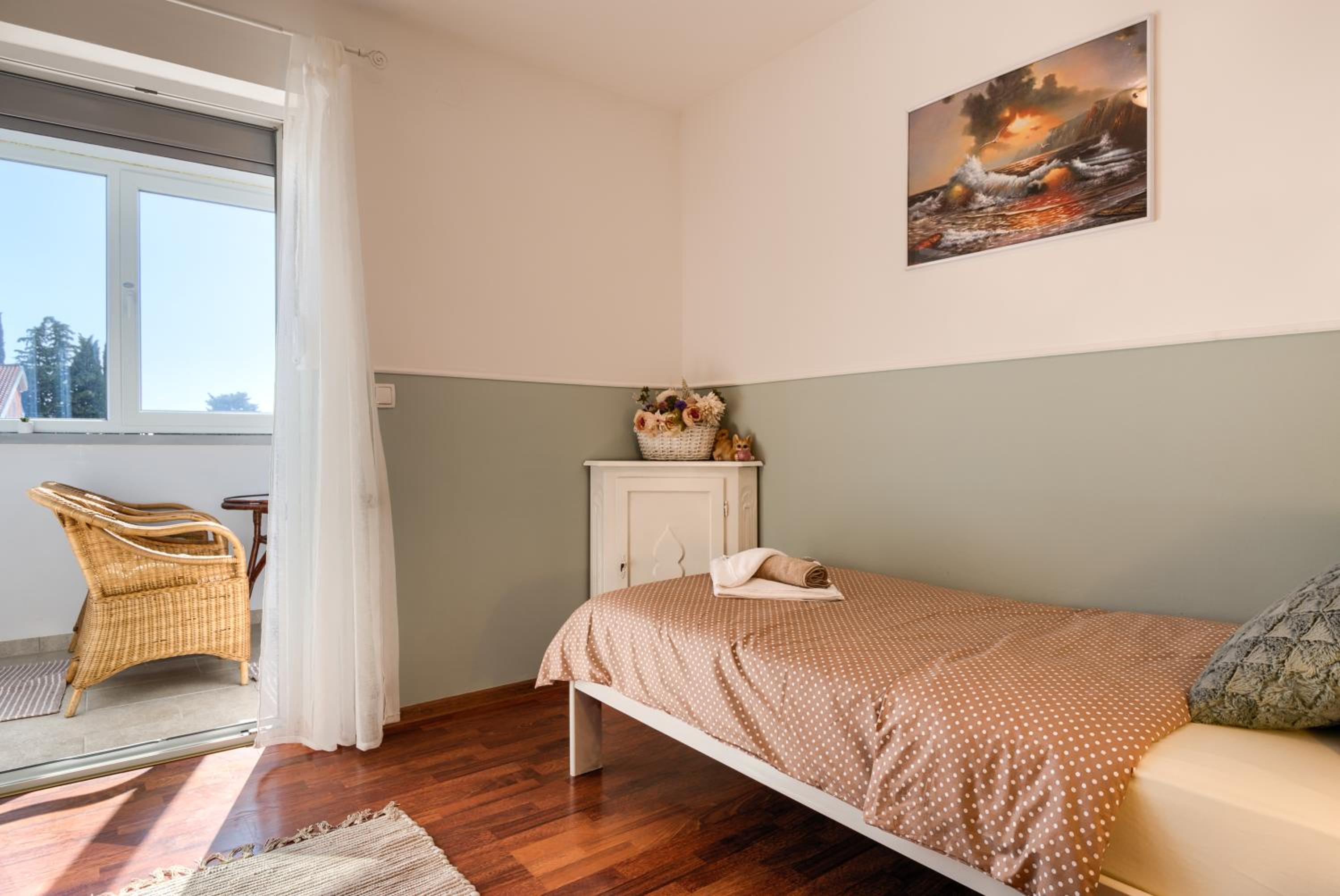 Apartment with Balcony - Photo 14