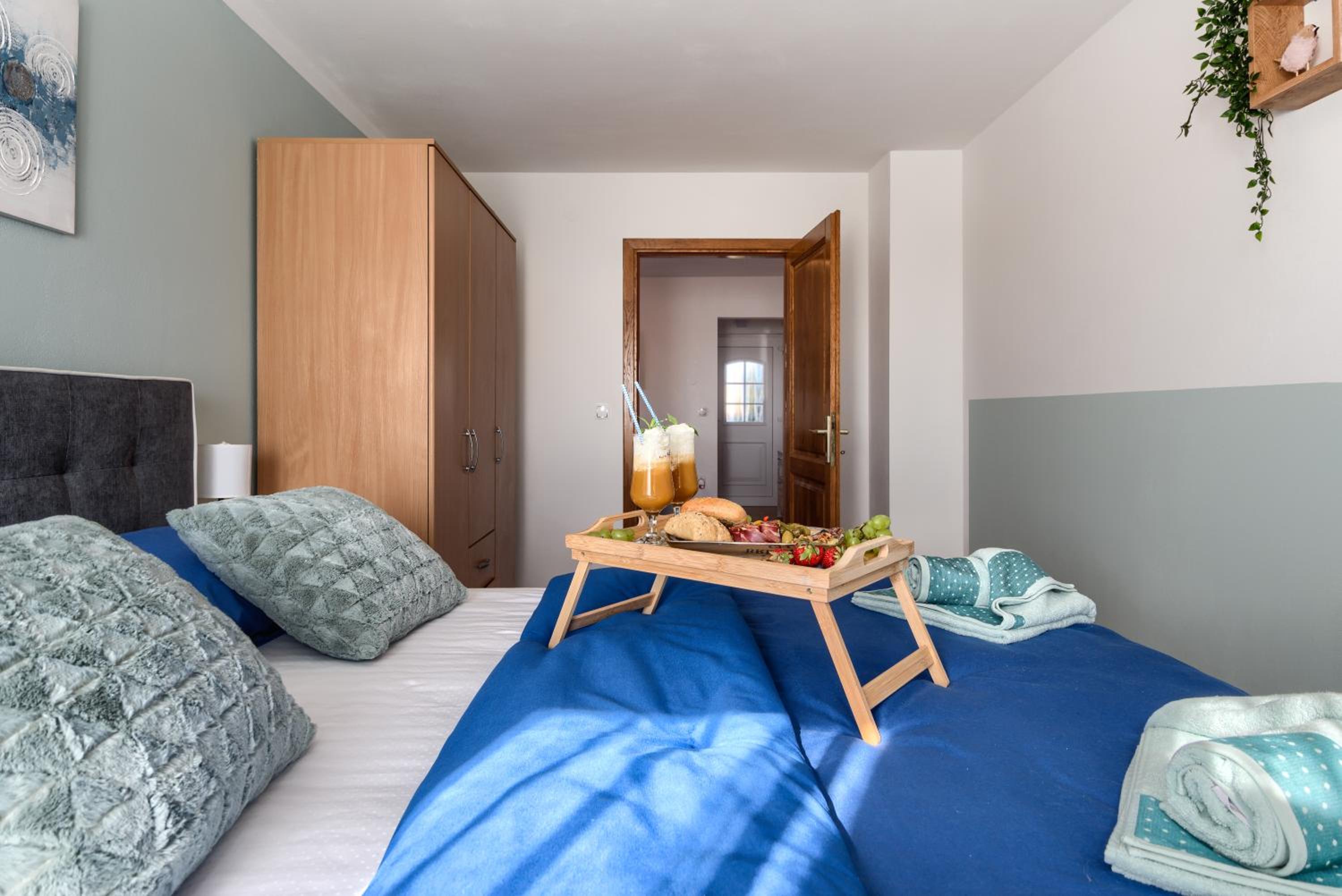 Apartment with Balcony - Photo 18