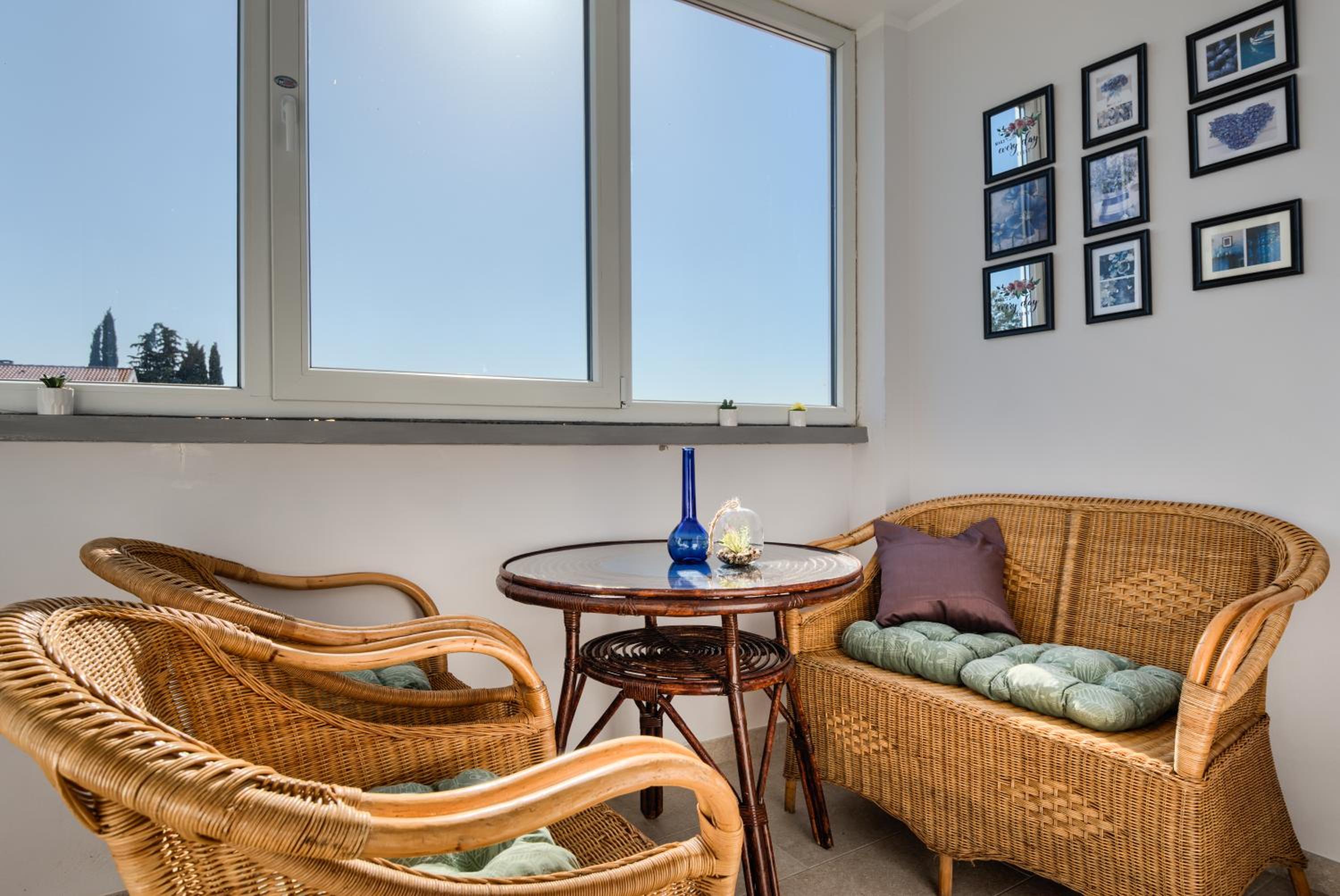 Apartment with Balcony - Photo 12