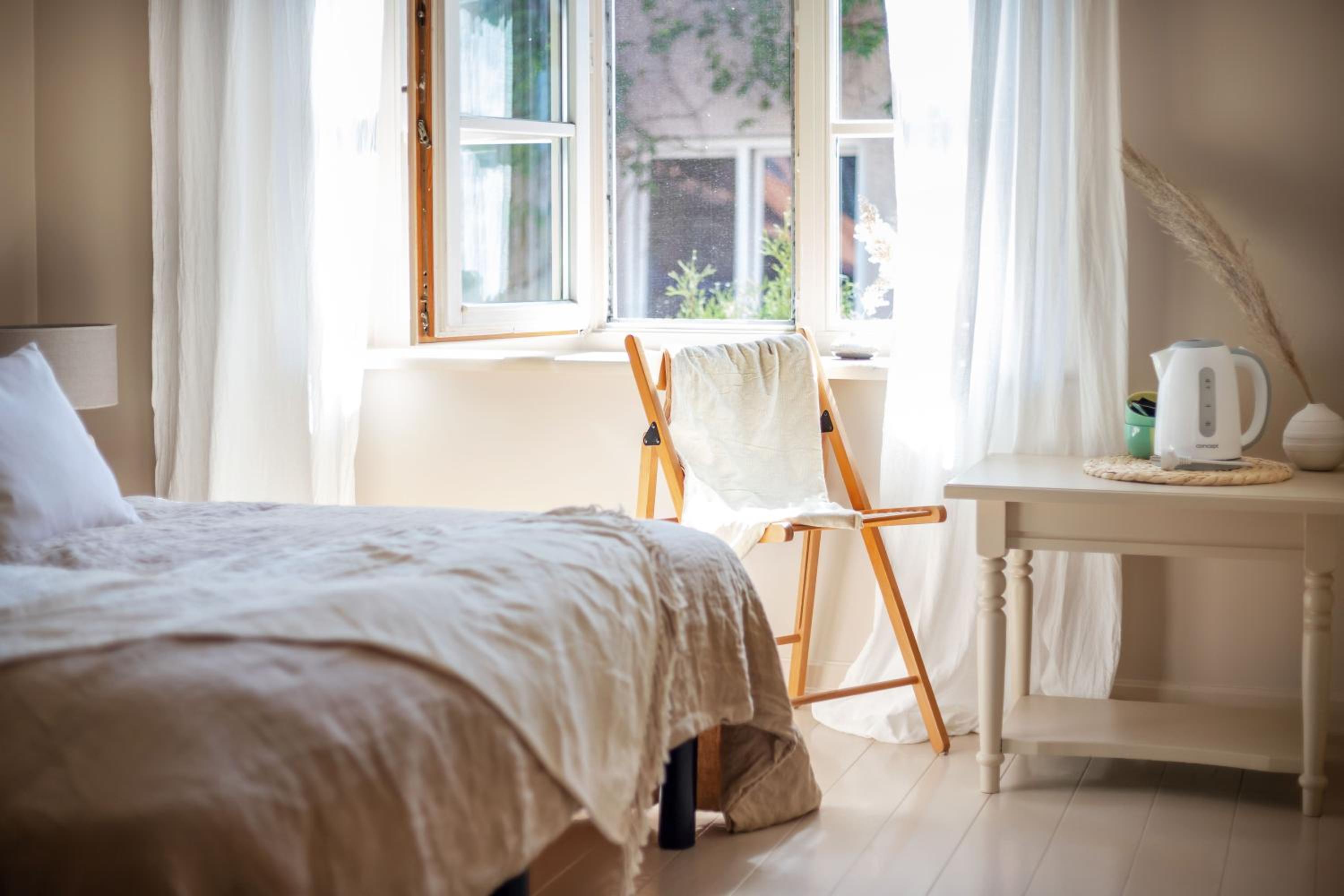 One-Bedroom Apartment - Photo 3