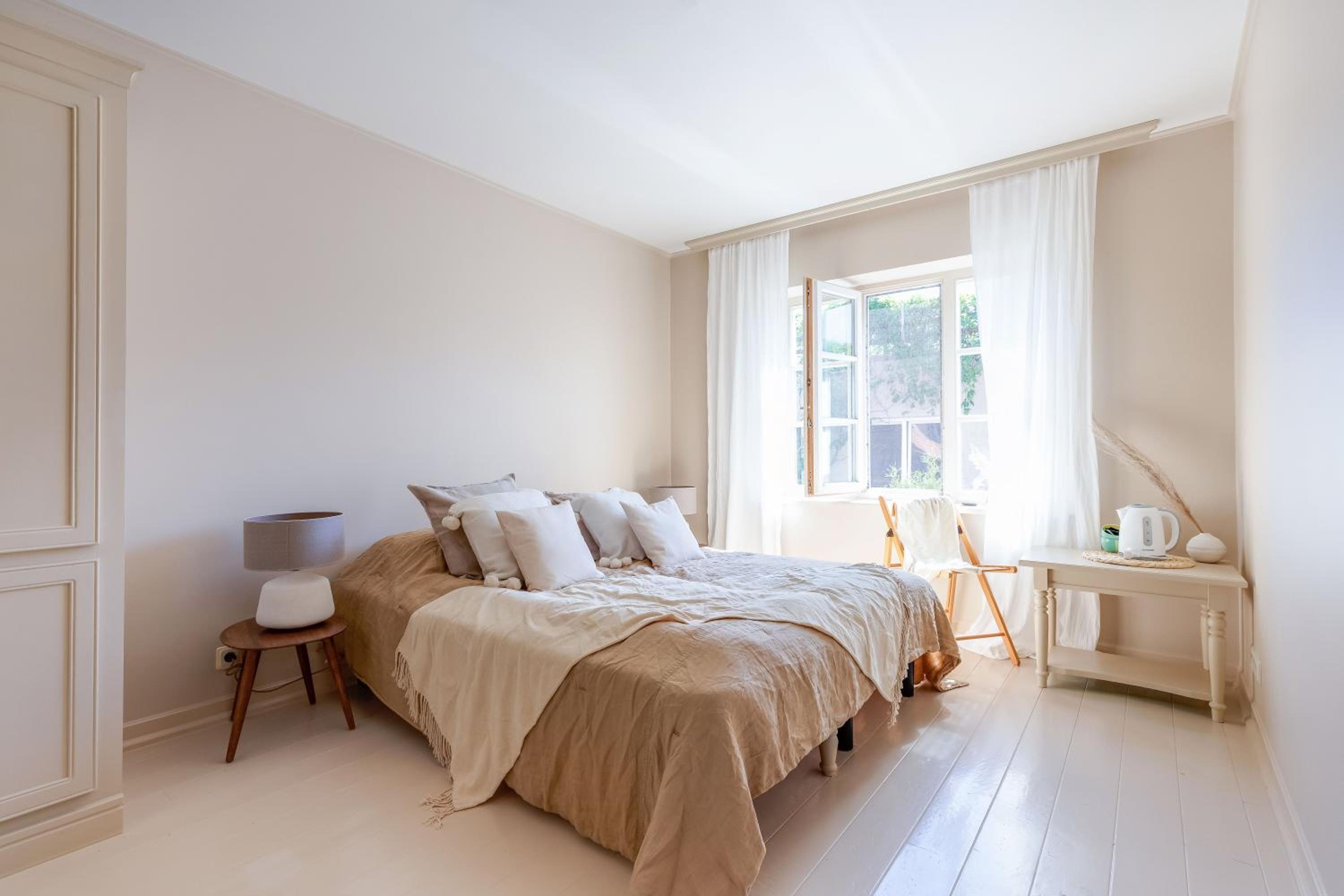 One-Bedroom Apartment - Photo 1