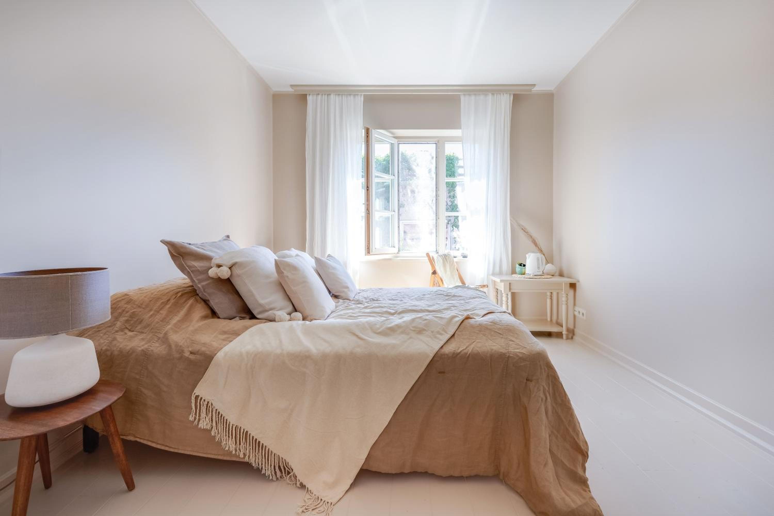 One-Bedroom Apartment - Photo 6