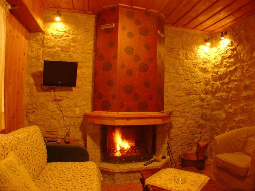 Studio with Fireplace (2 - 3 Adults) - Photo 1