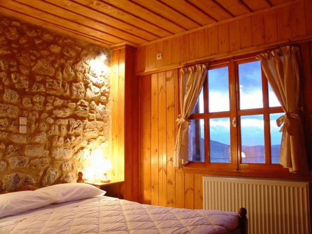Studio with Fireplace (2 - 3 Adults) - Photo 3