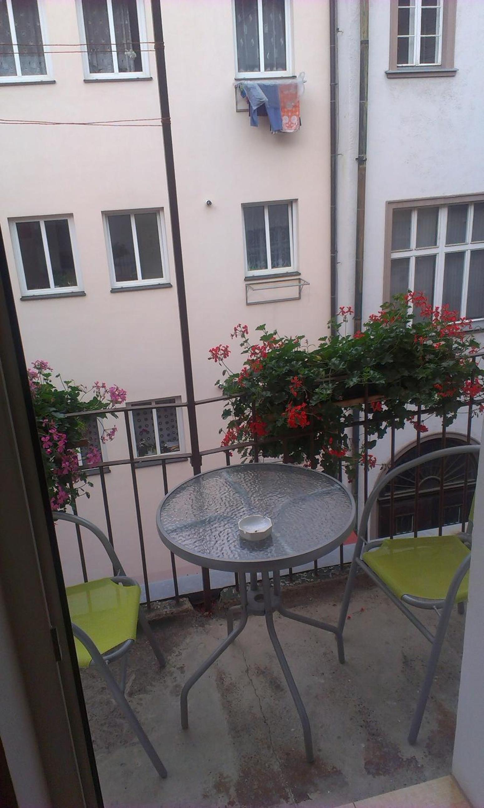 Triple Room with Private Bathroom and Balcony - Photo 4