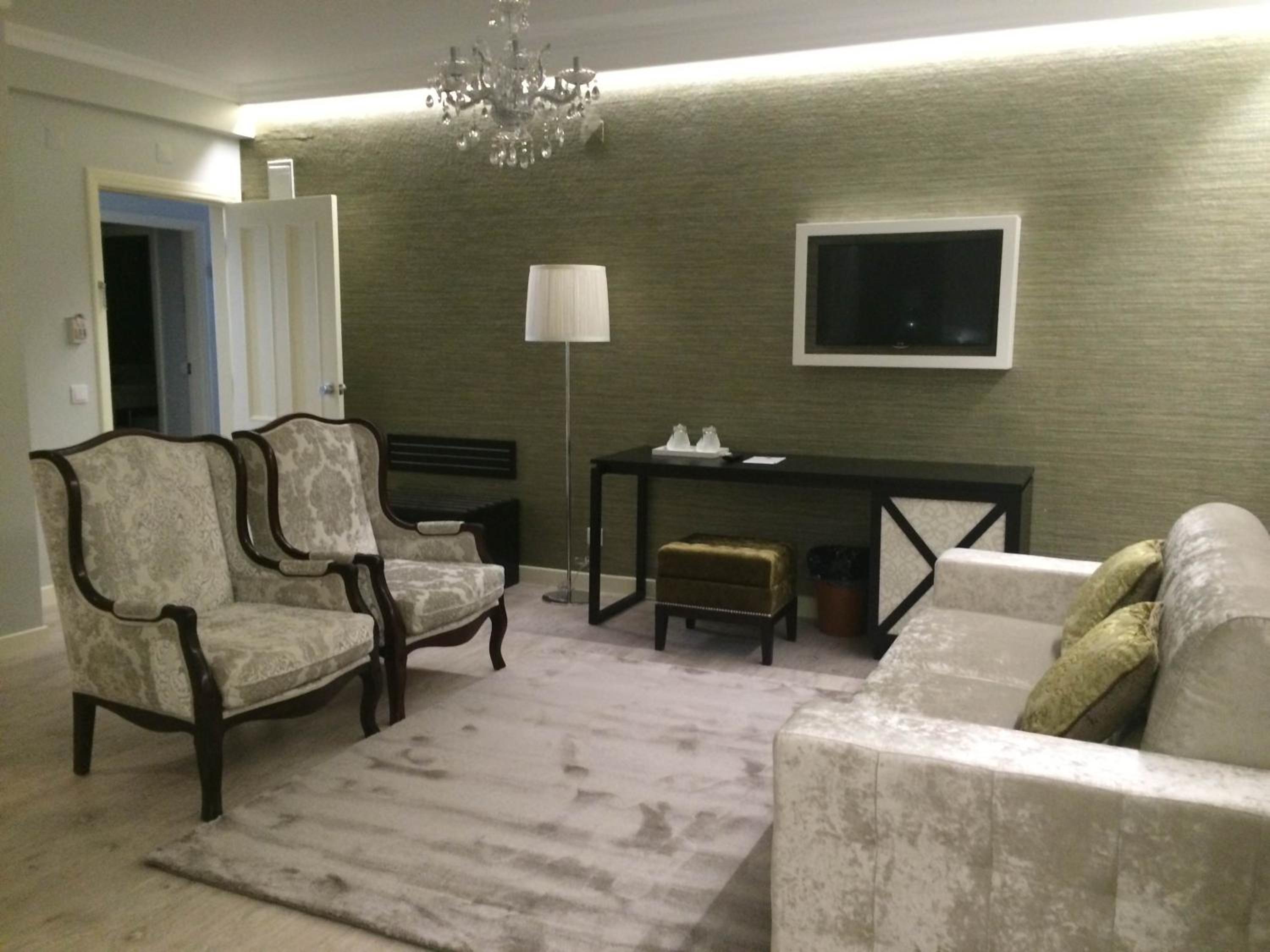 Suite - Photo 7