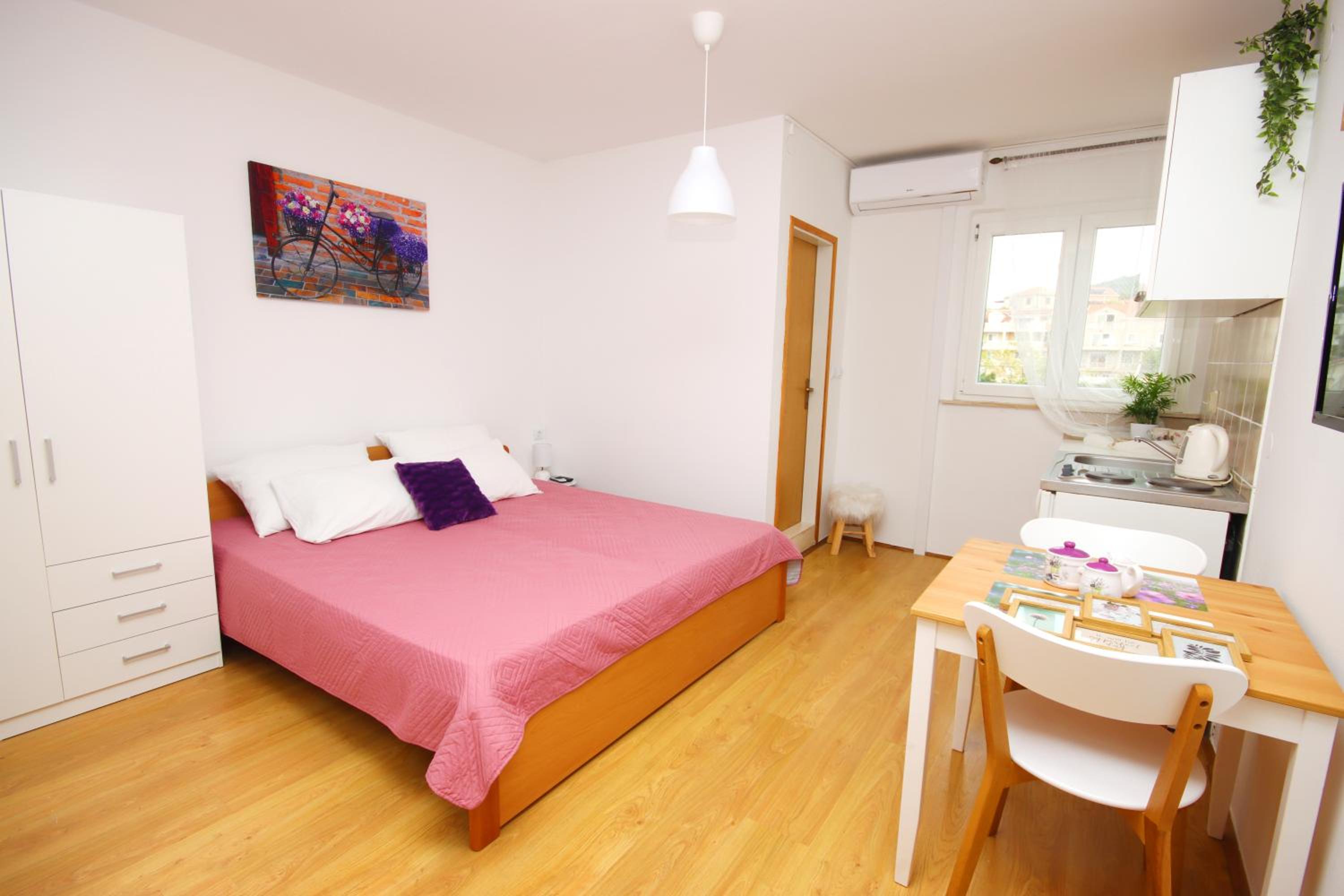 Studio Apartment photo 1