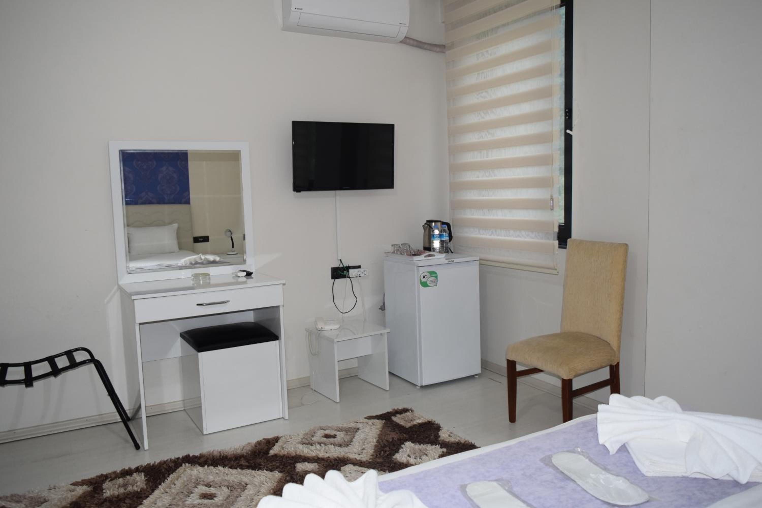Standard Double Room - Photo 9