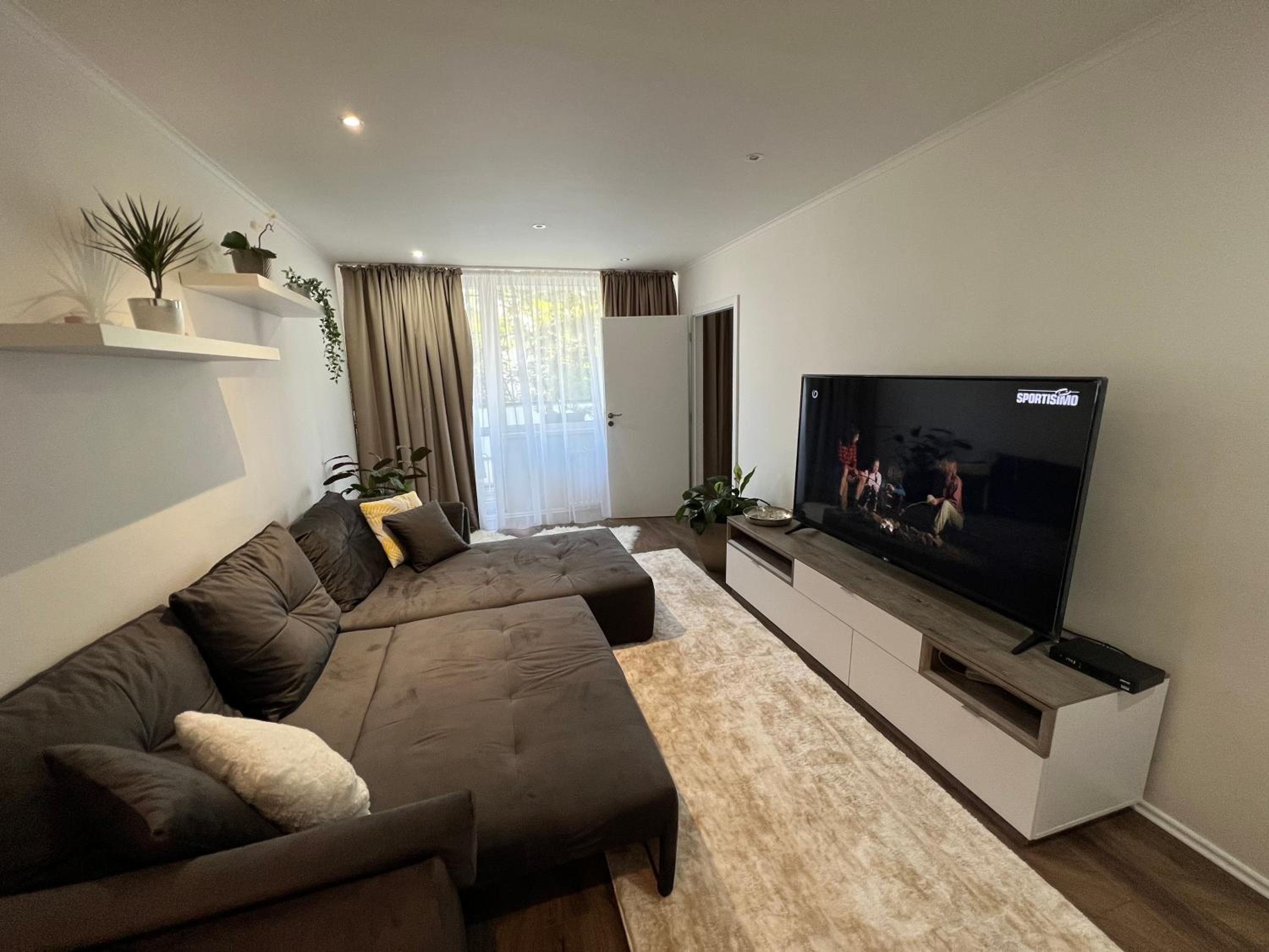 One-Bedroom Apartment - Photo 1