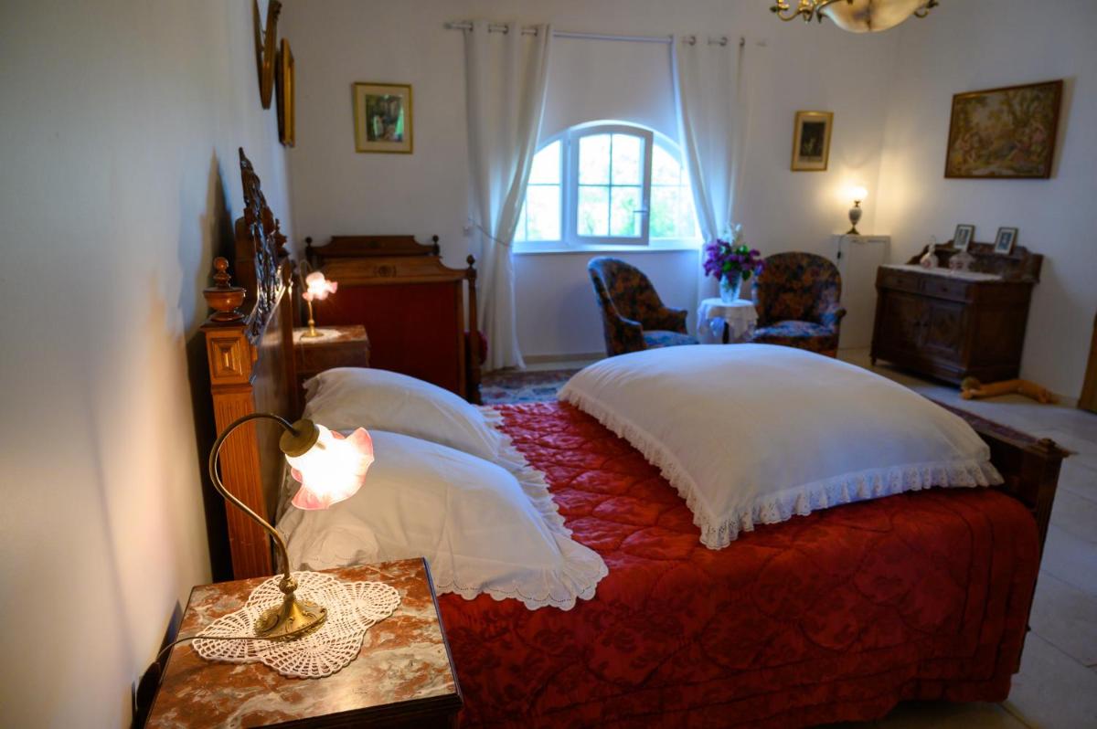 Deluxe Double Room (2 Adults + 1 Child)