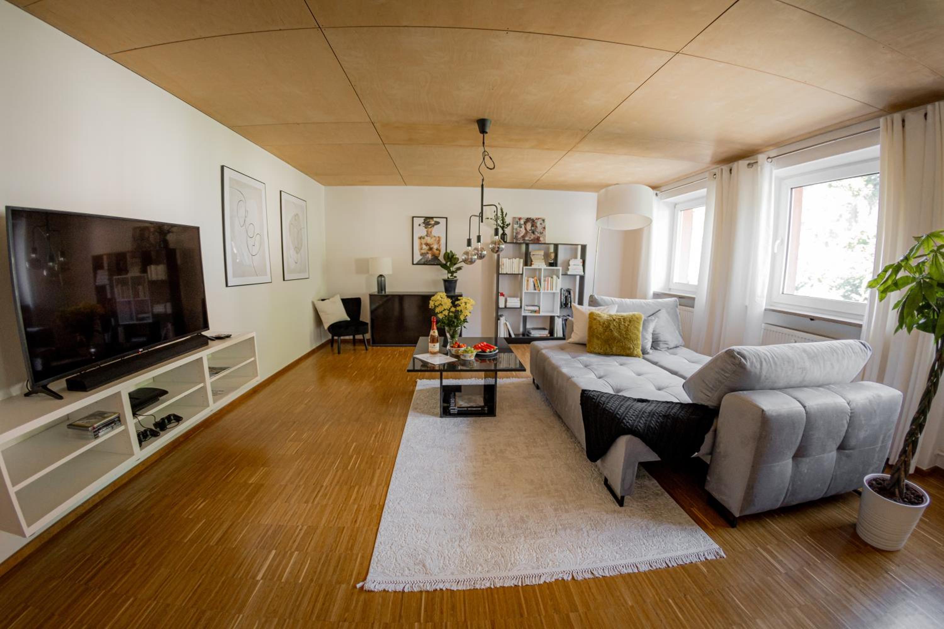 One-Bedroom Apartment photo 1