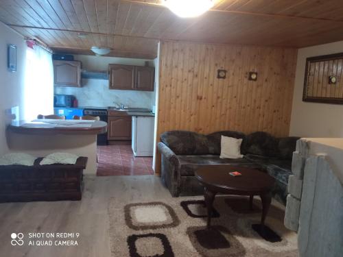 One-Bedroom House - Photo 4