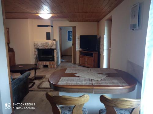 One-Bedroom House - Photo 6