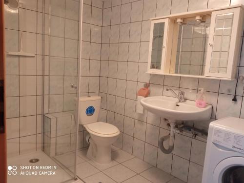 One-Bedroom House - Photo 7