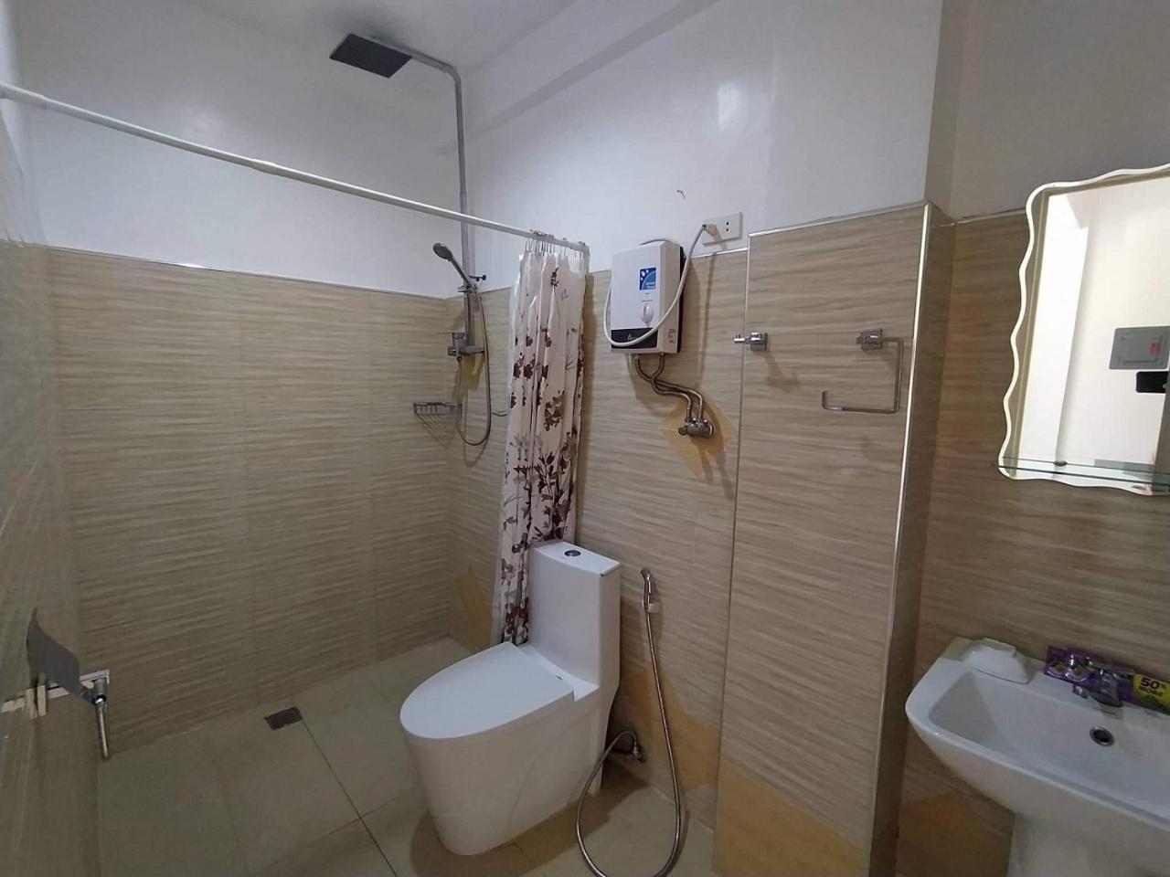 Deluxe Queen Suite - Photo 14