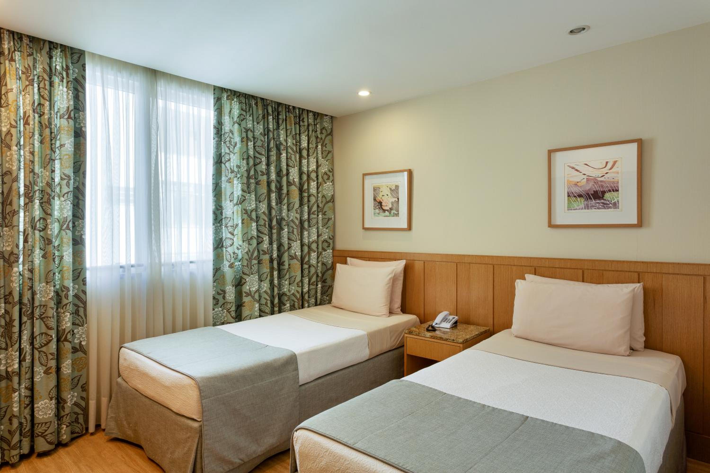 Standard Twin Room - No View - Photo 2