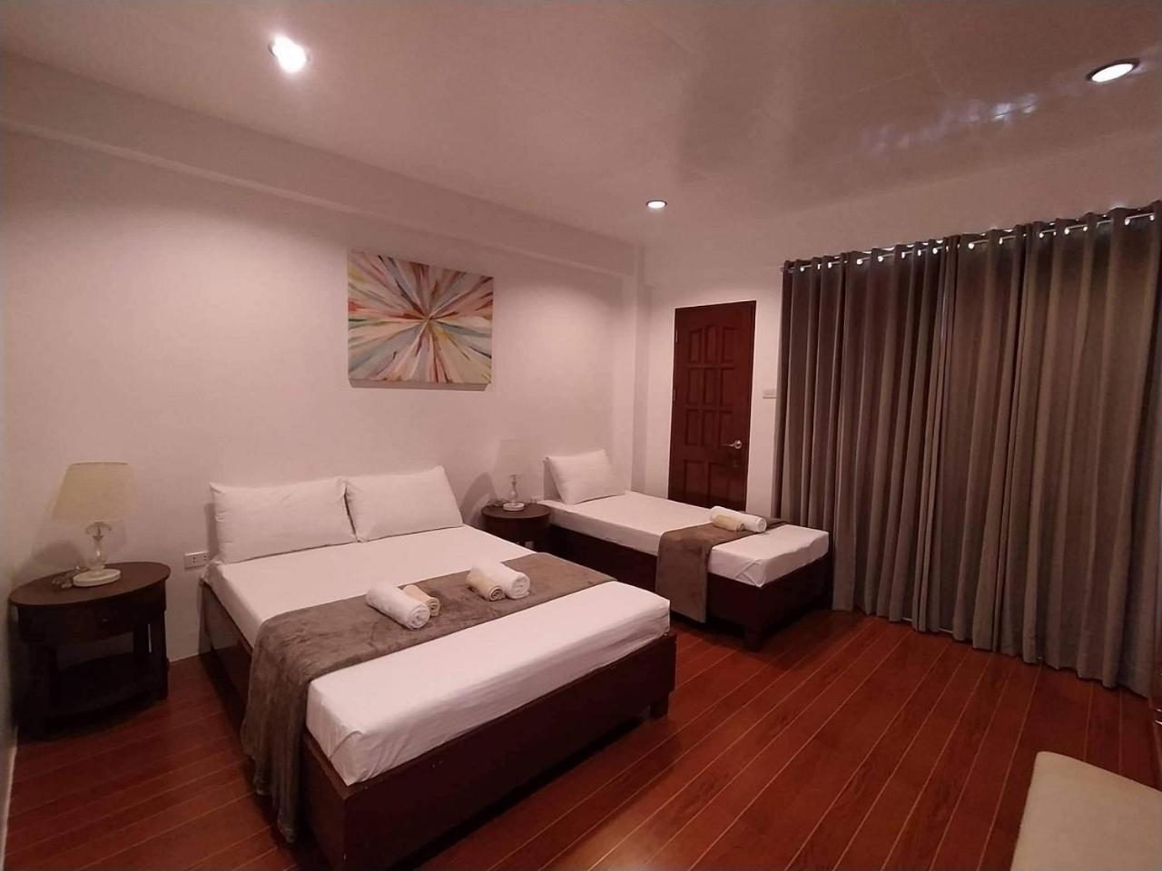 Deluxe Queen Suite - Photo 4
