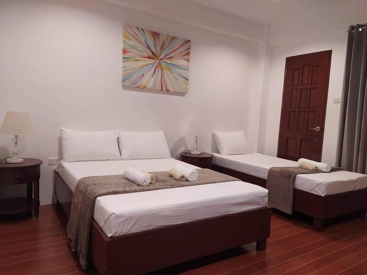 Deluxe Queen Suite - Photo 5