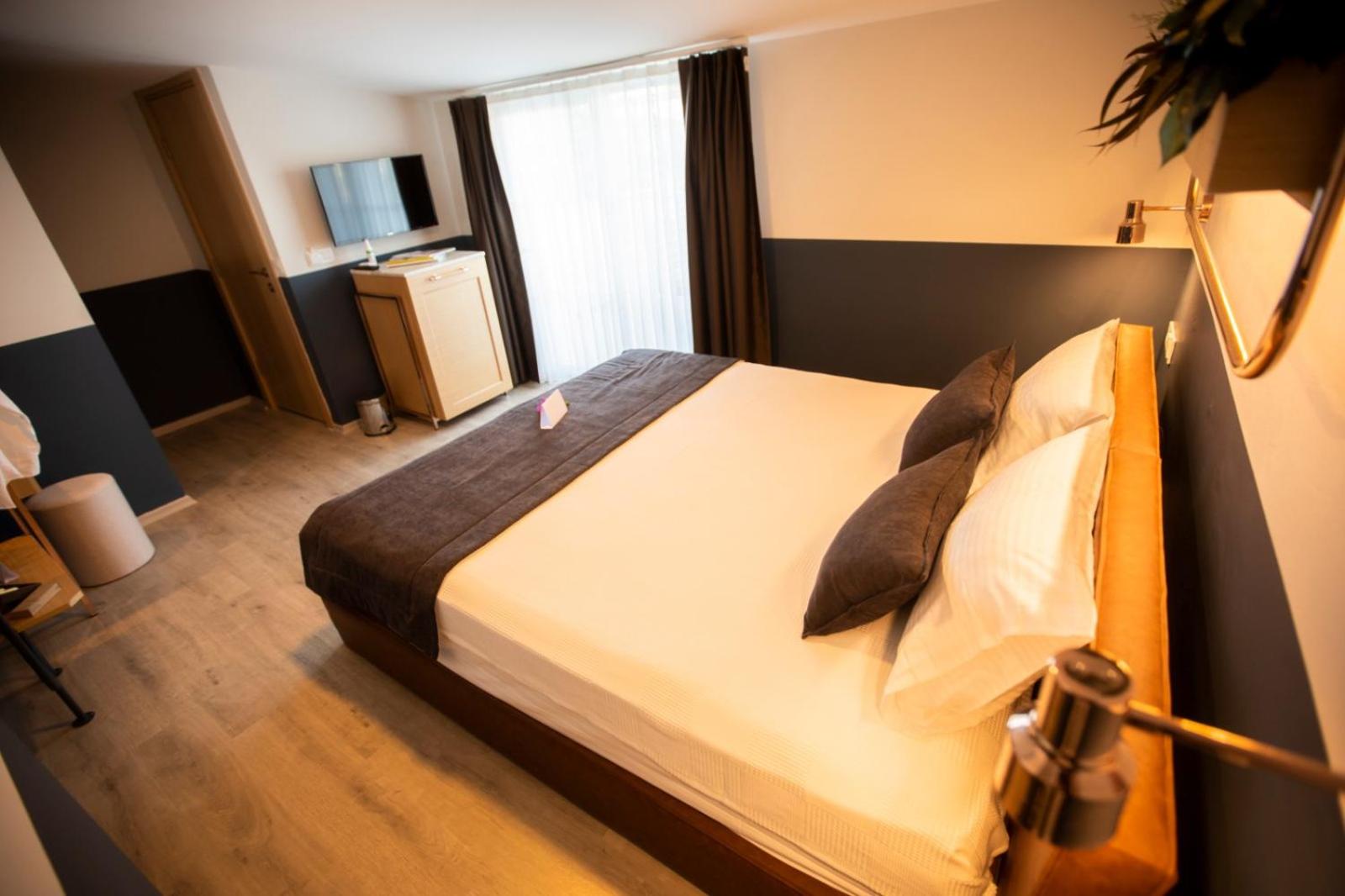 Deluxe Double Room - Photo 2