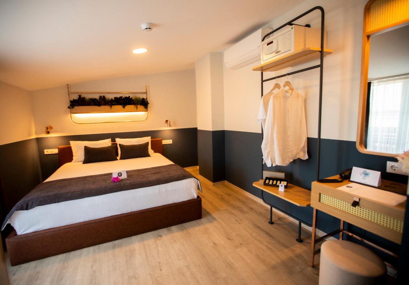 Deluxe Double Room - Photo 18