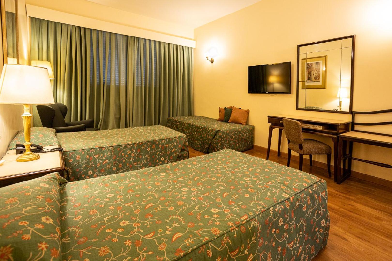 Deluxe Twin Room photo 3