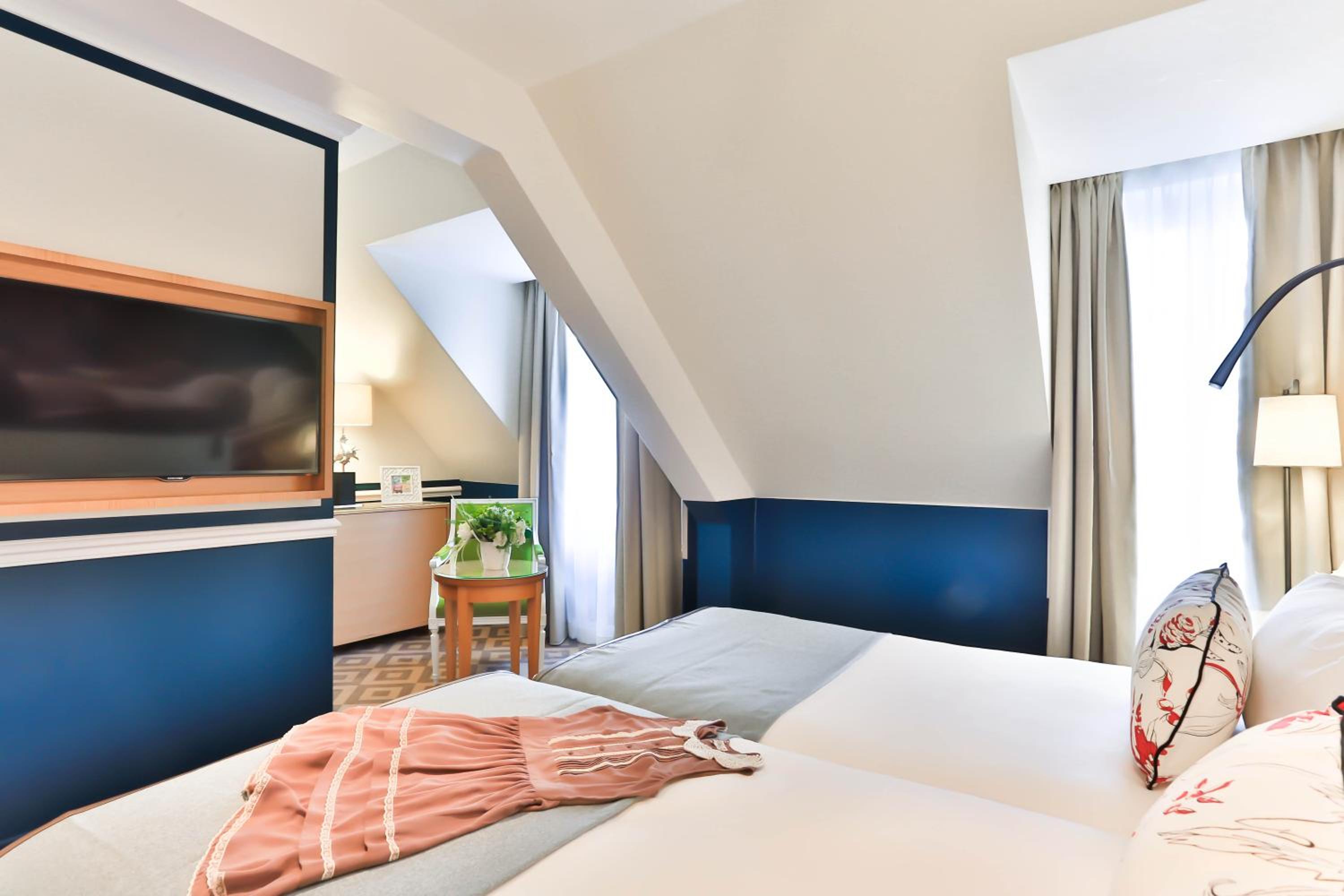 One Bedroom Deluxe Suite with Patio View