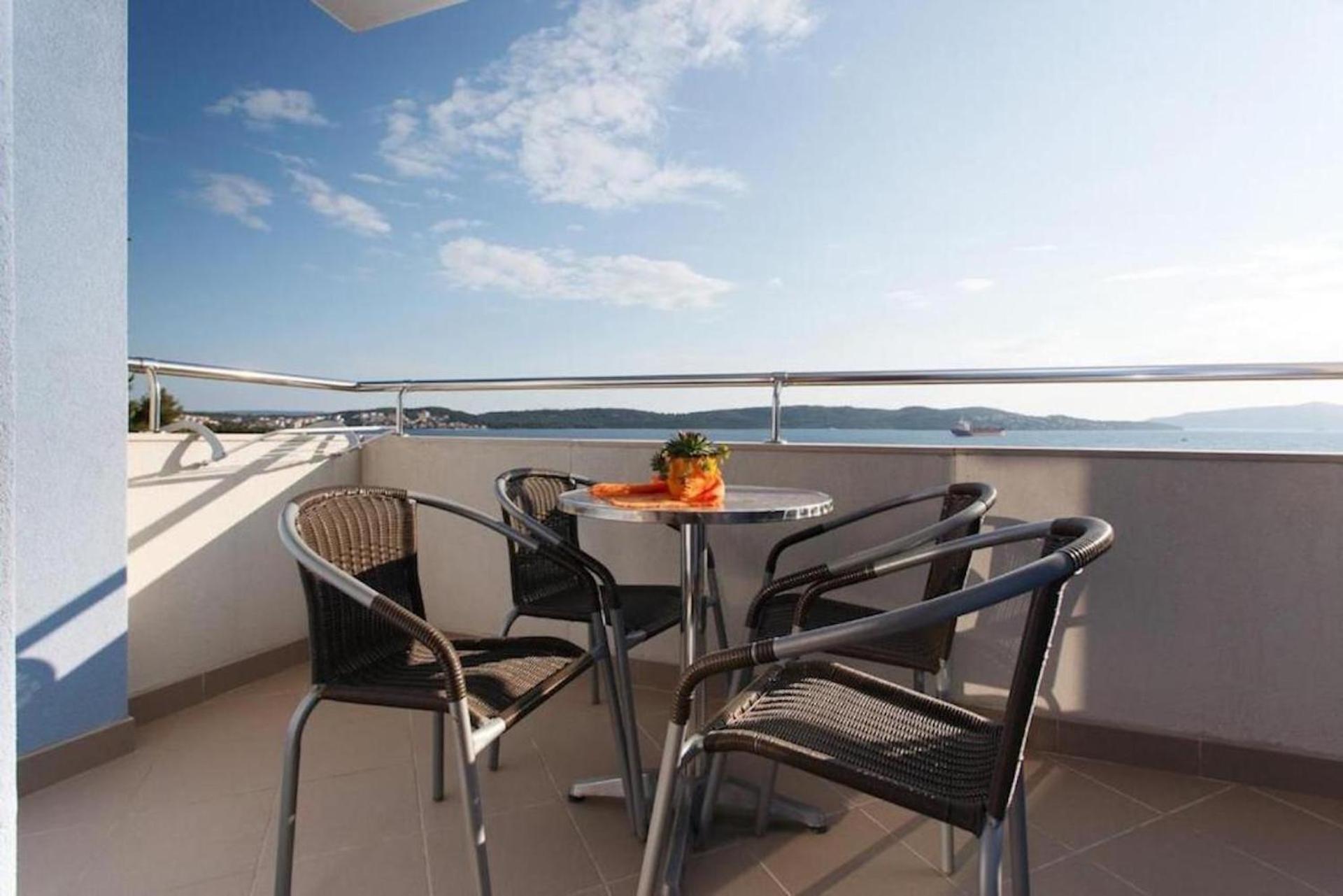 Apartment with Sea View - Photo 4
