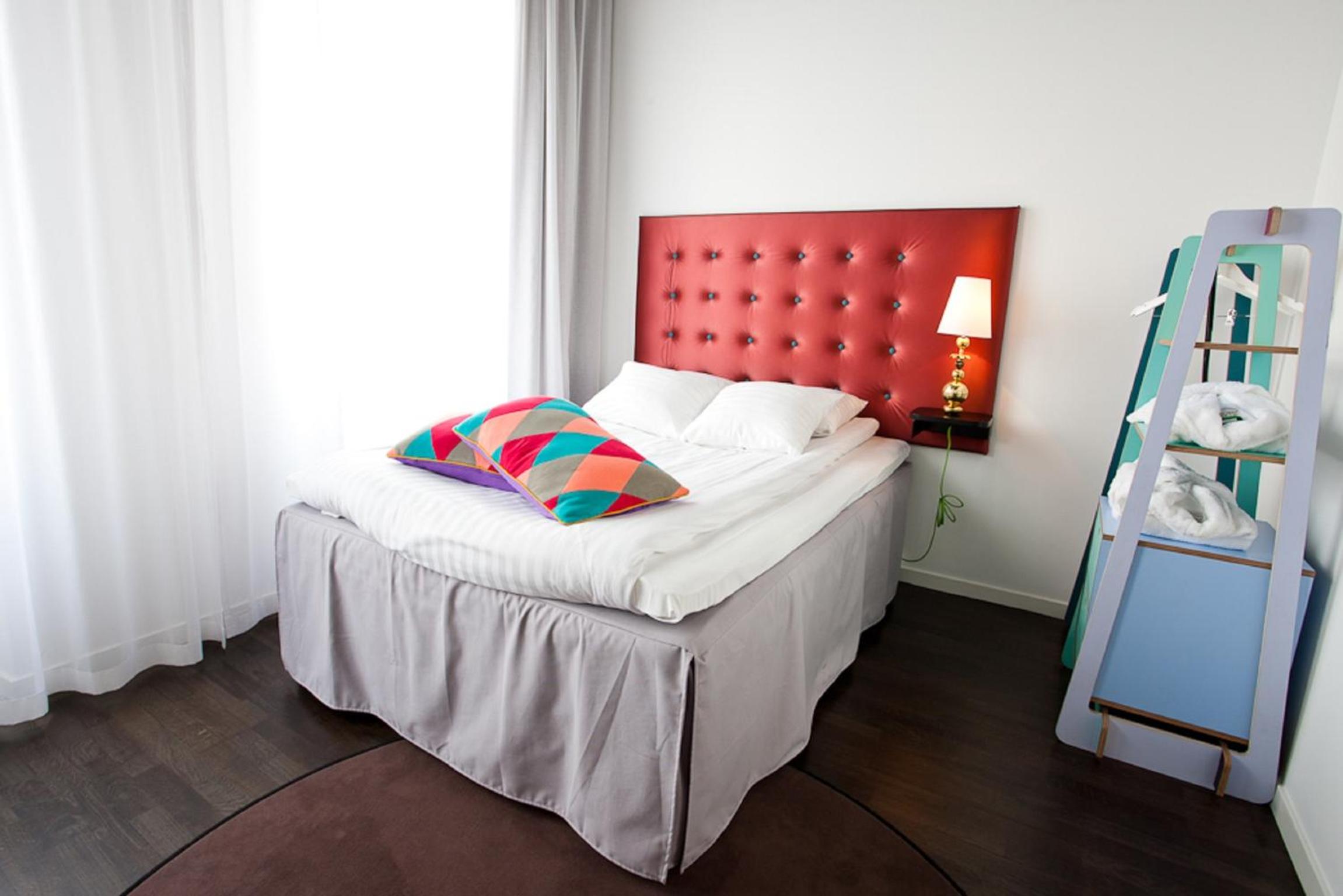 Large Single Room (55 in bed) - Photo 3