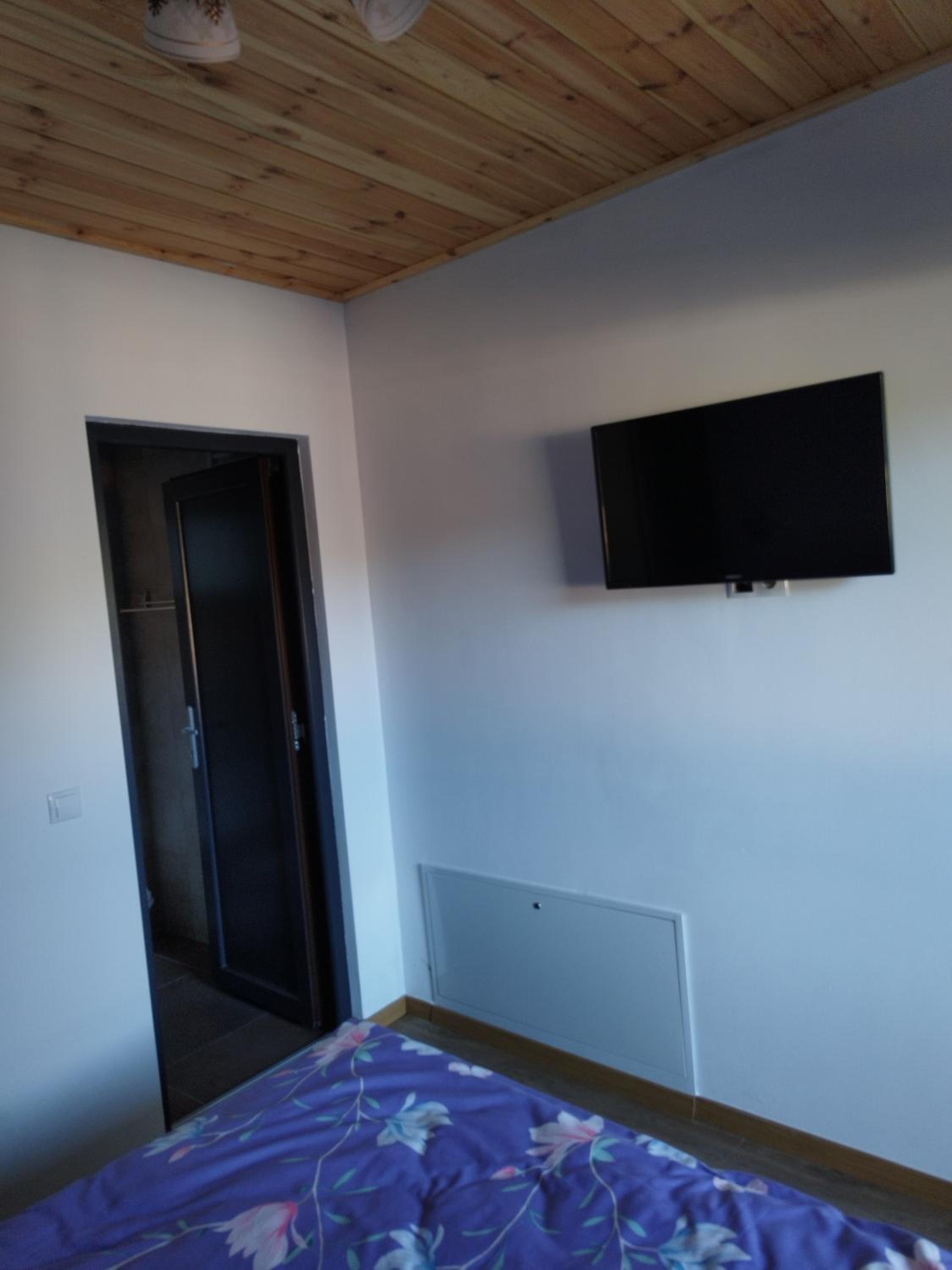 Double Room with Private Bathroom - Photo 21