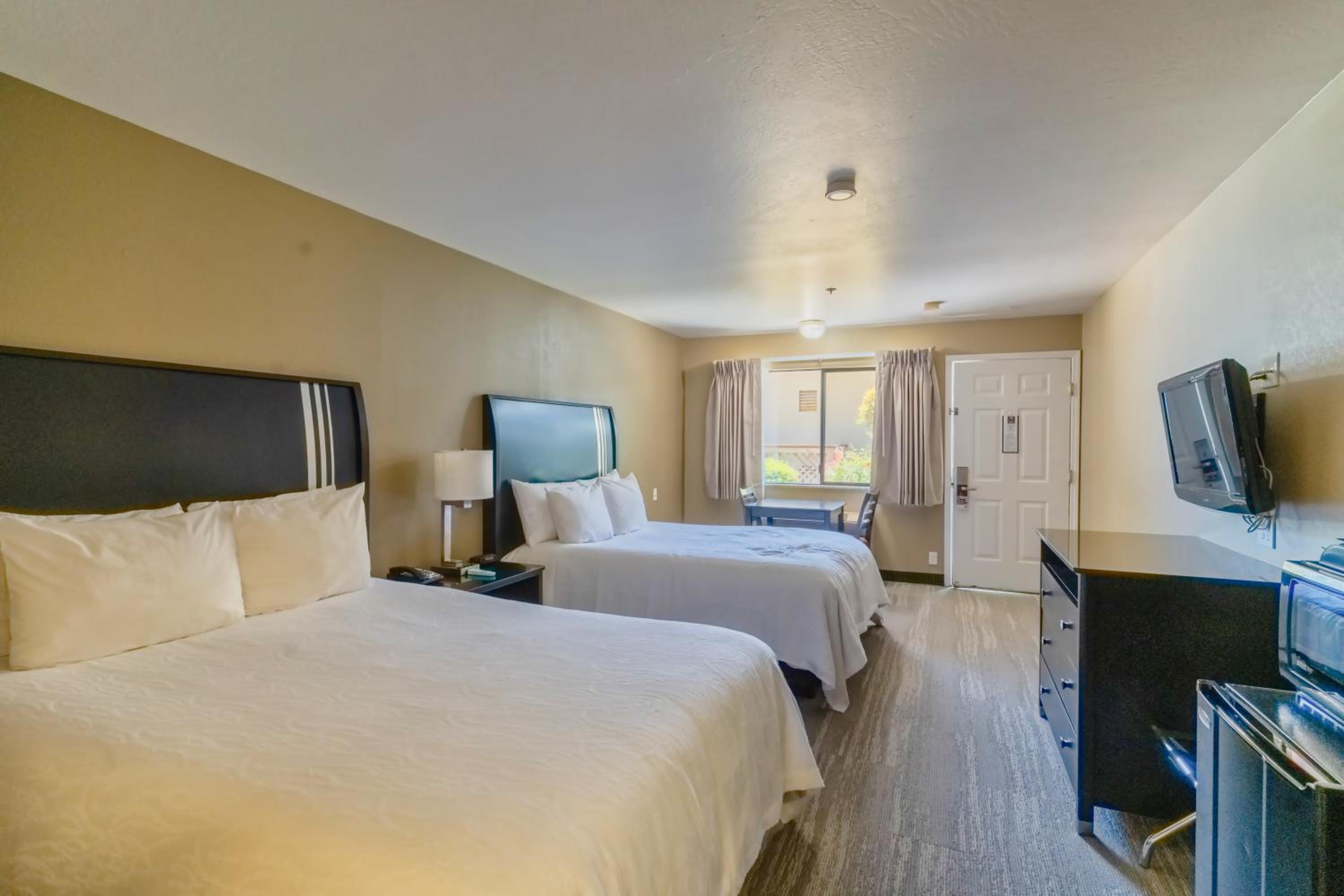Deluxe Queen Room - Photo 2