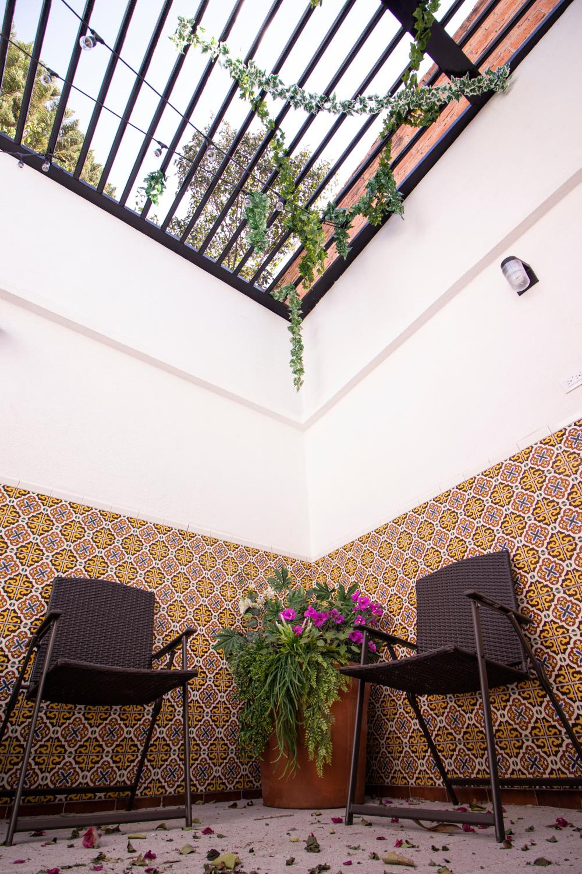Twin Room - Photo 12