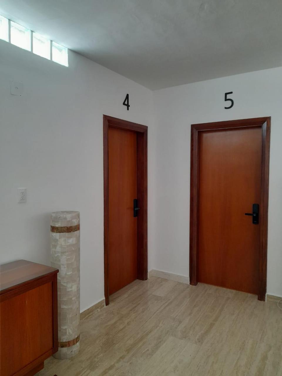 Twin Room with Private Bathroom - Photo 18