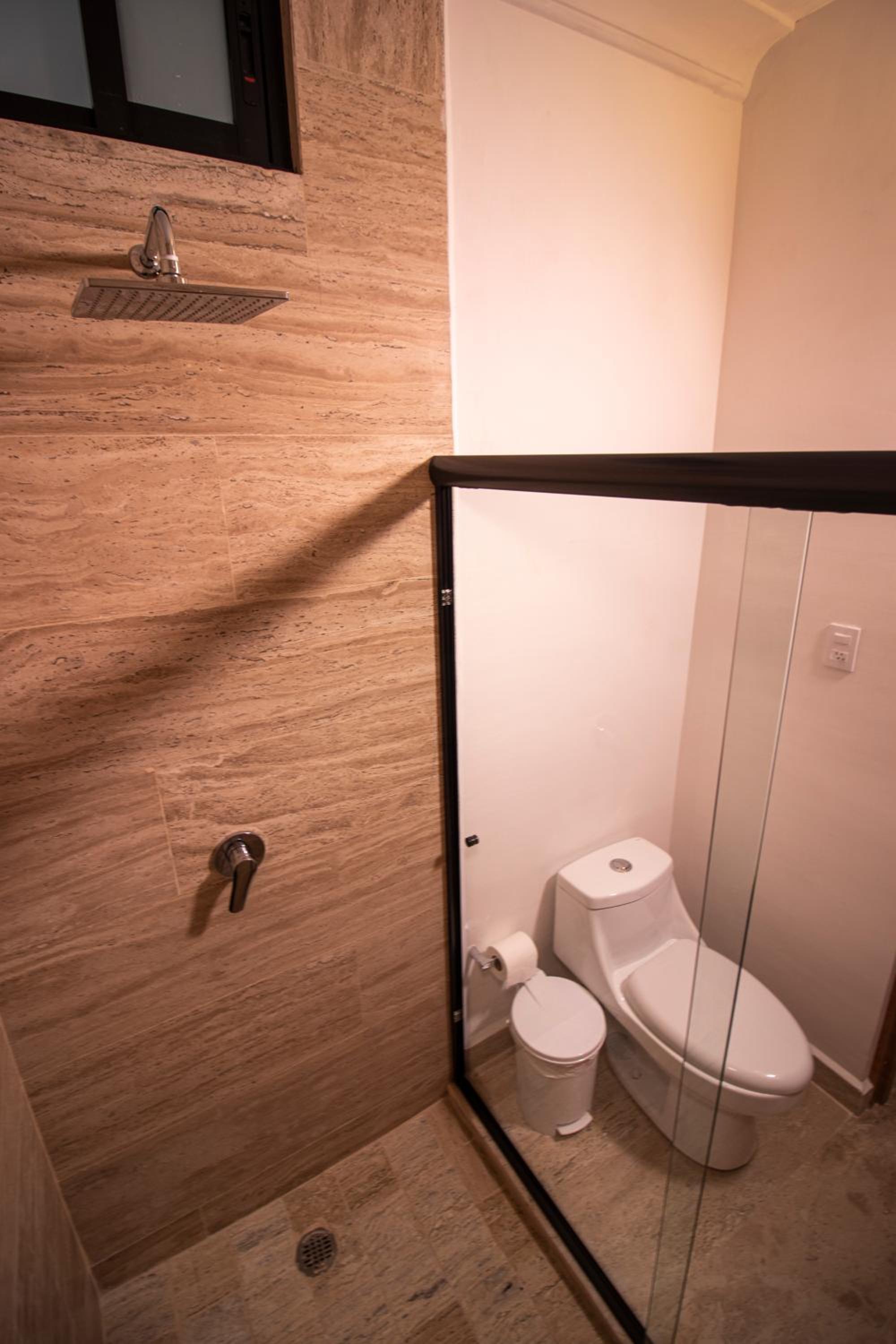 Double Room with Private Bathroom - Photo 7