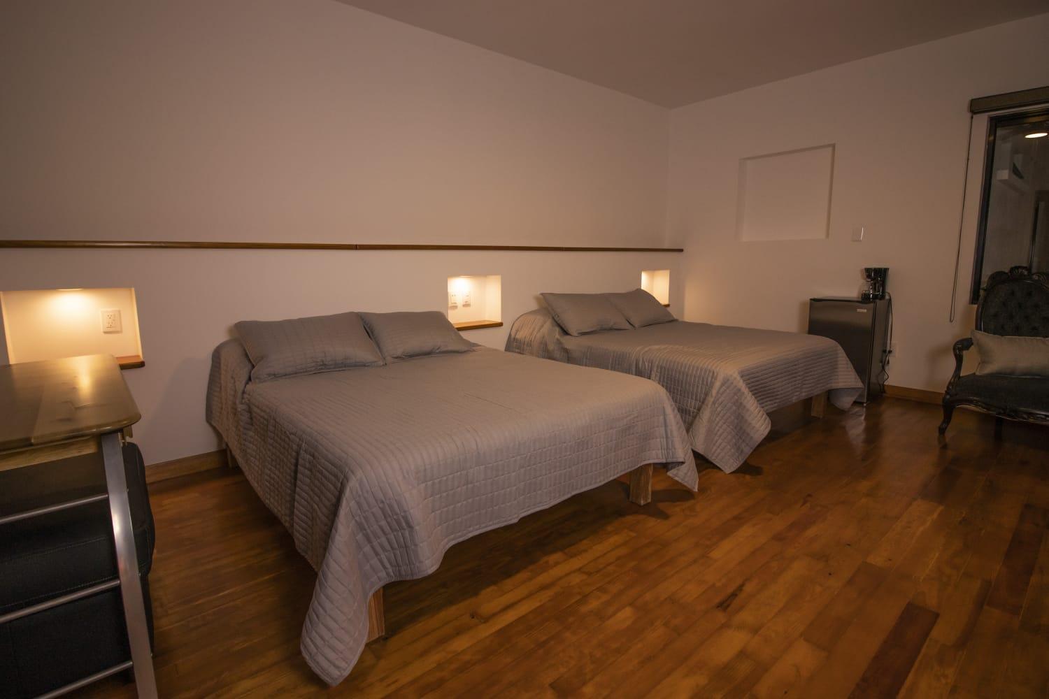 Twin Room with Private Bathroom - Photo 9