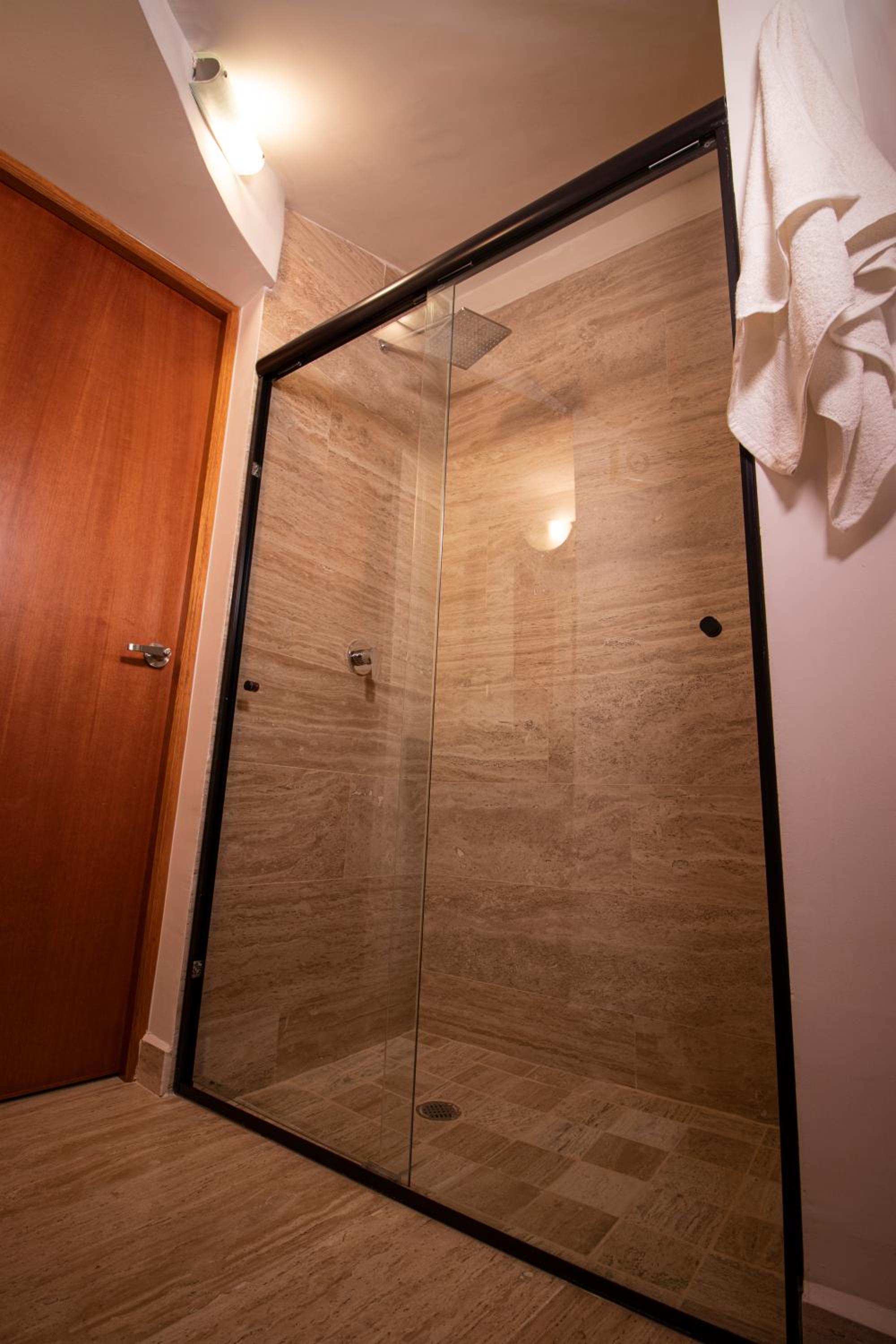 Twin Room - Photo 8
