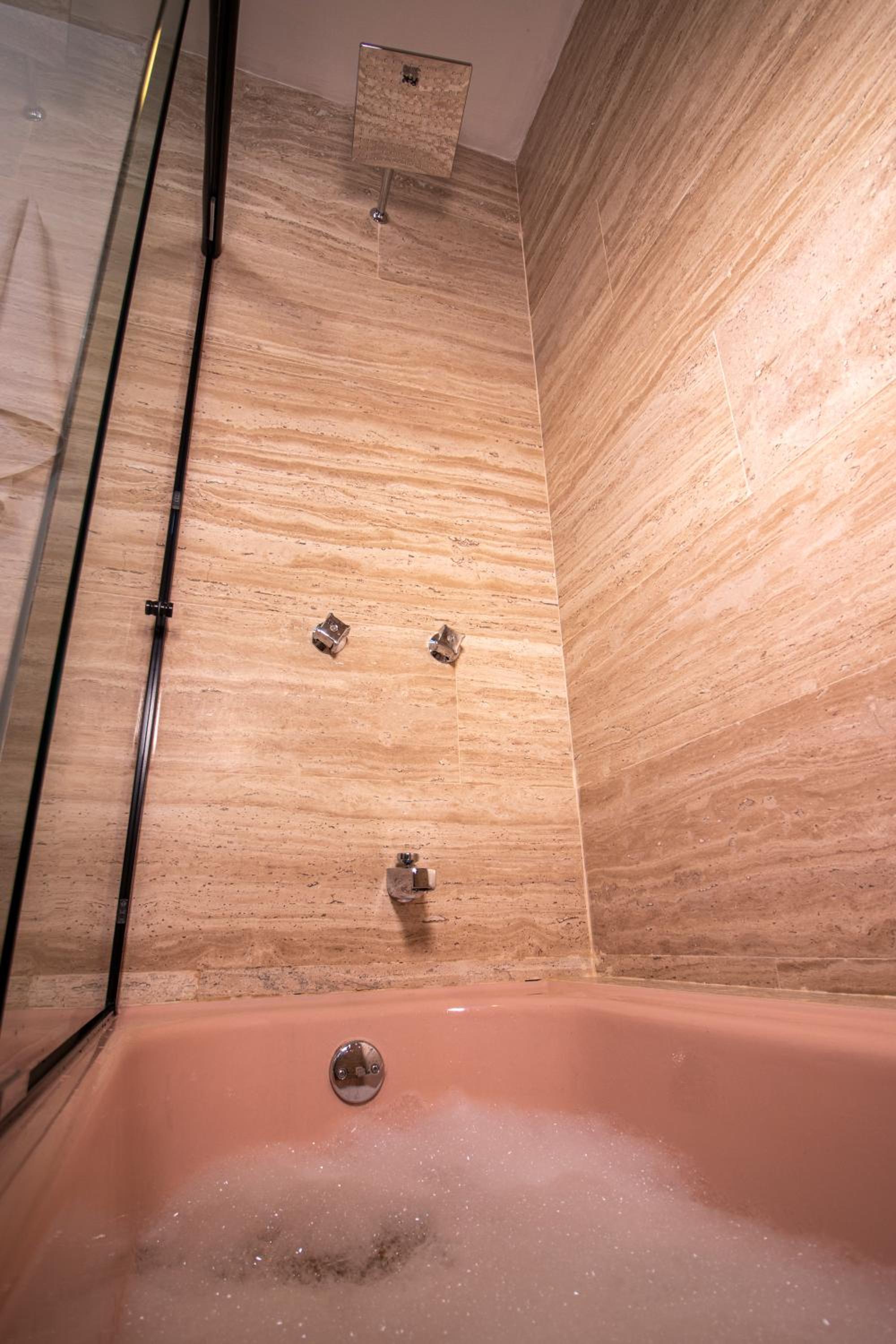 Twin Room with Private Bathroom - Photo 20
