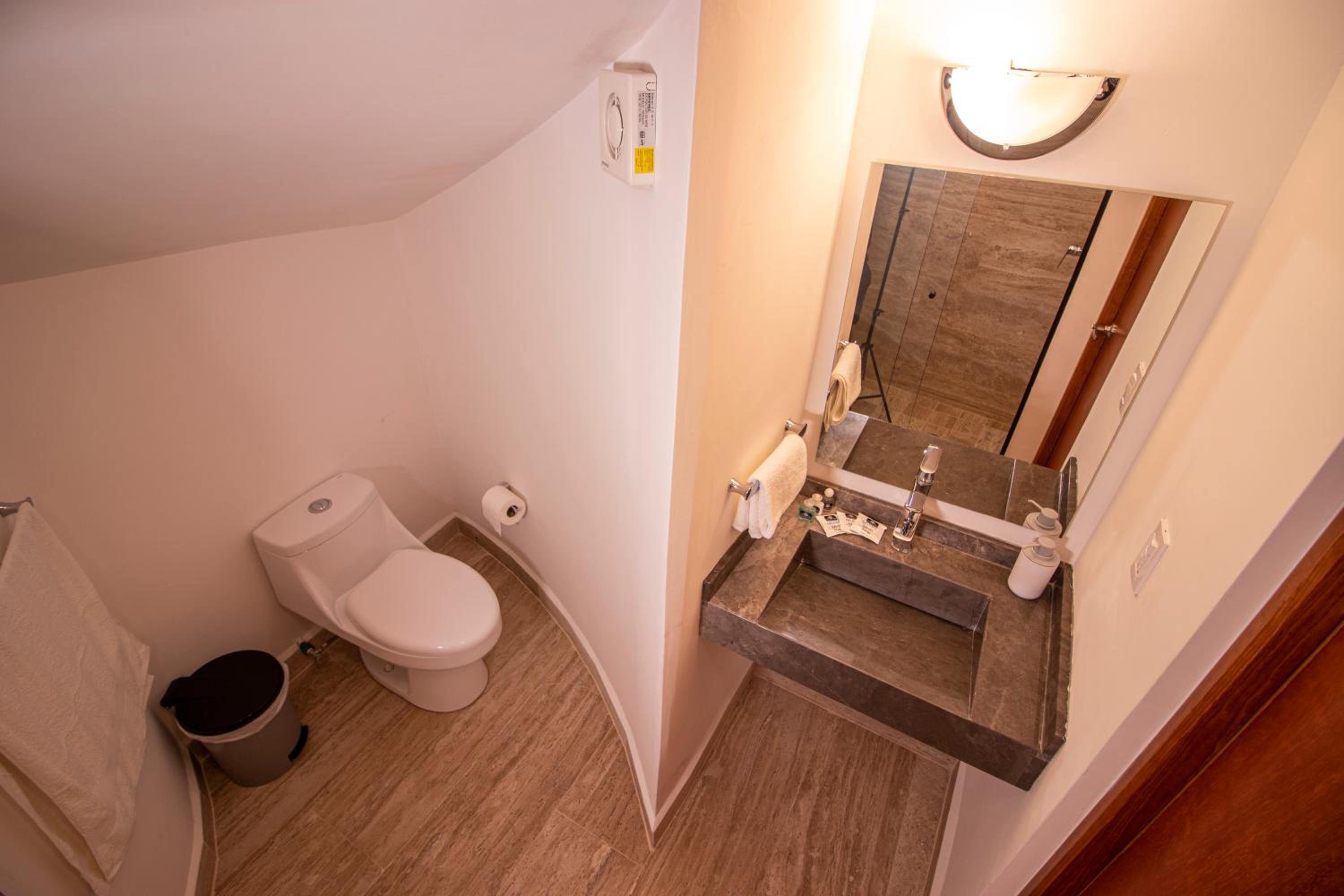 Twin Room - Photo 9